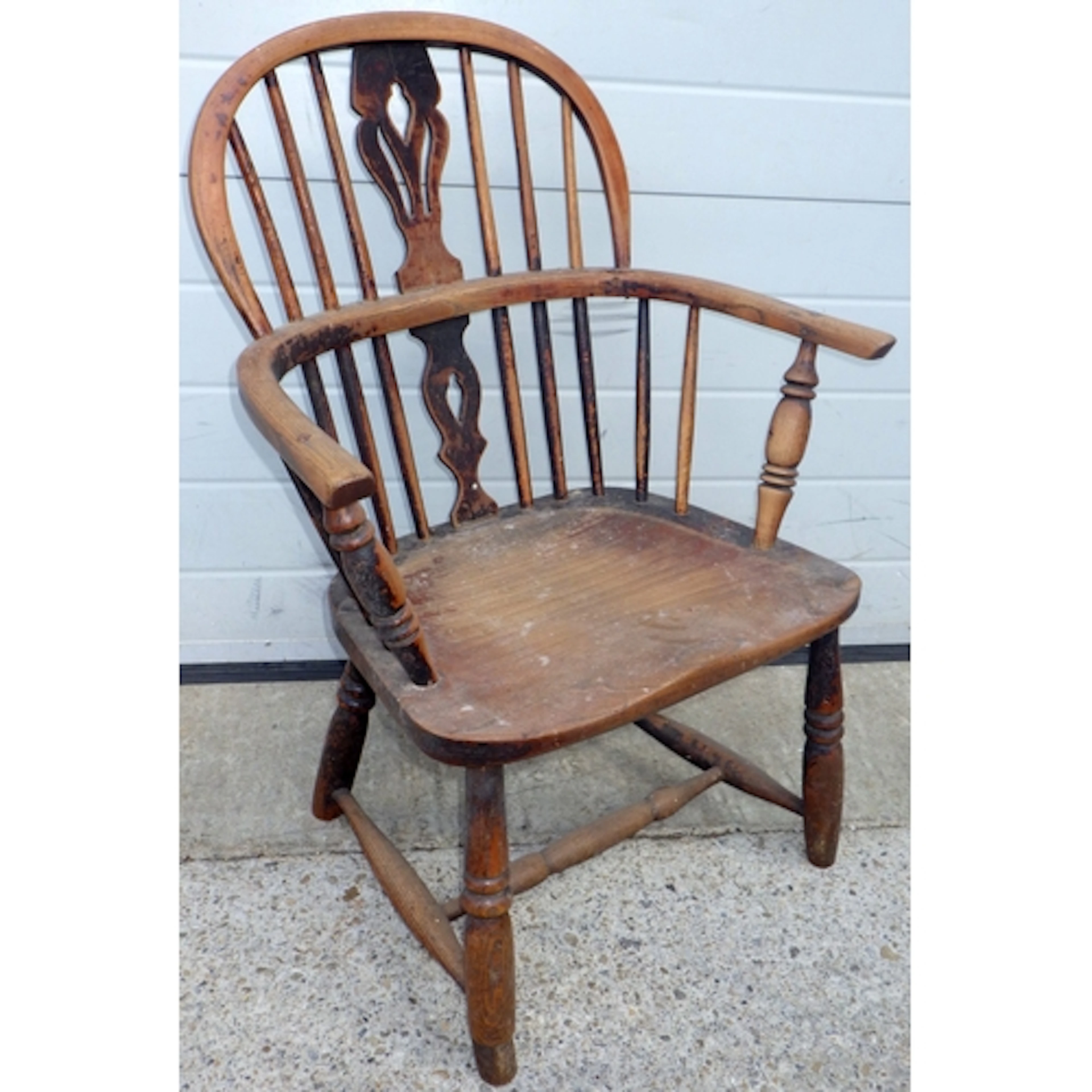A 19th cen low back ash & elm Windsor chair, cut down, missi...