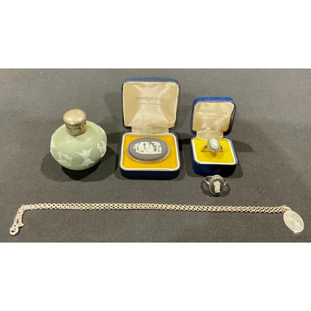 Jewellery - a Wedgwood black Jasperware and silver ring, Lon...