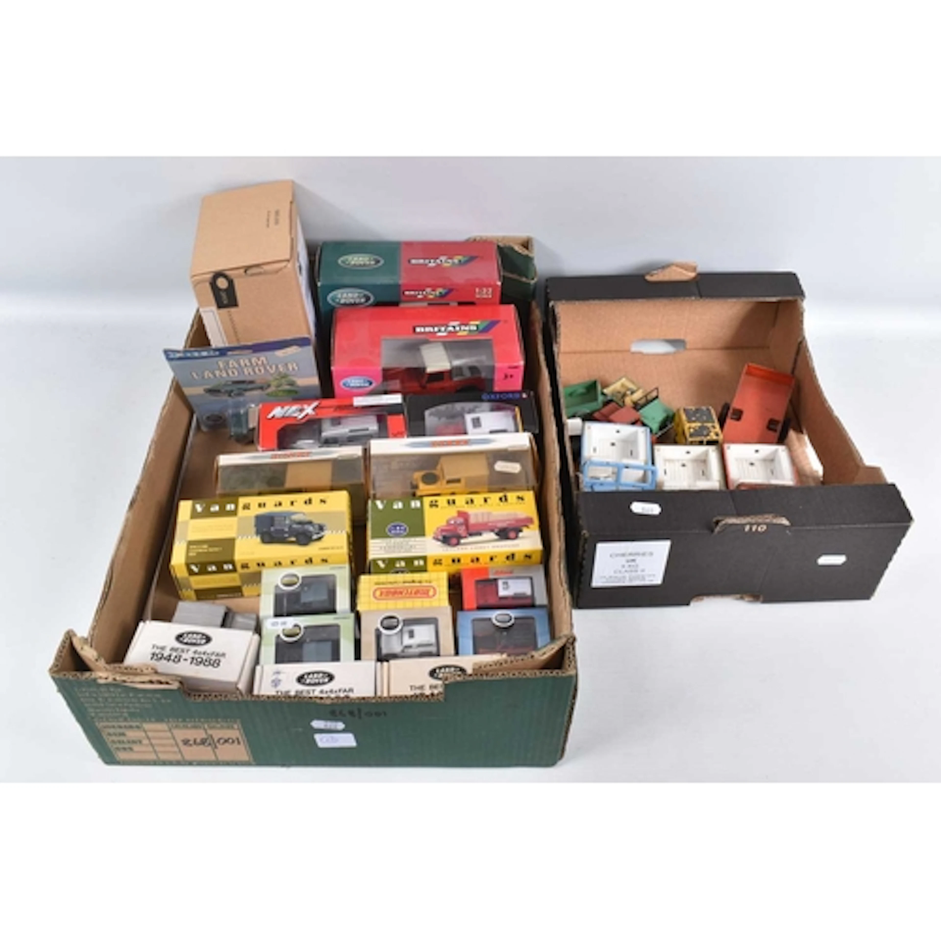 A COLLECTION OF BOXED AND UNBOXED LAND ROVER MODELS, assorte...