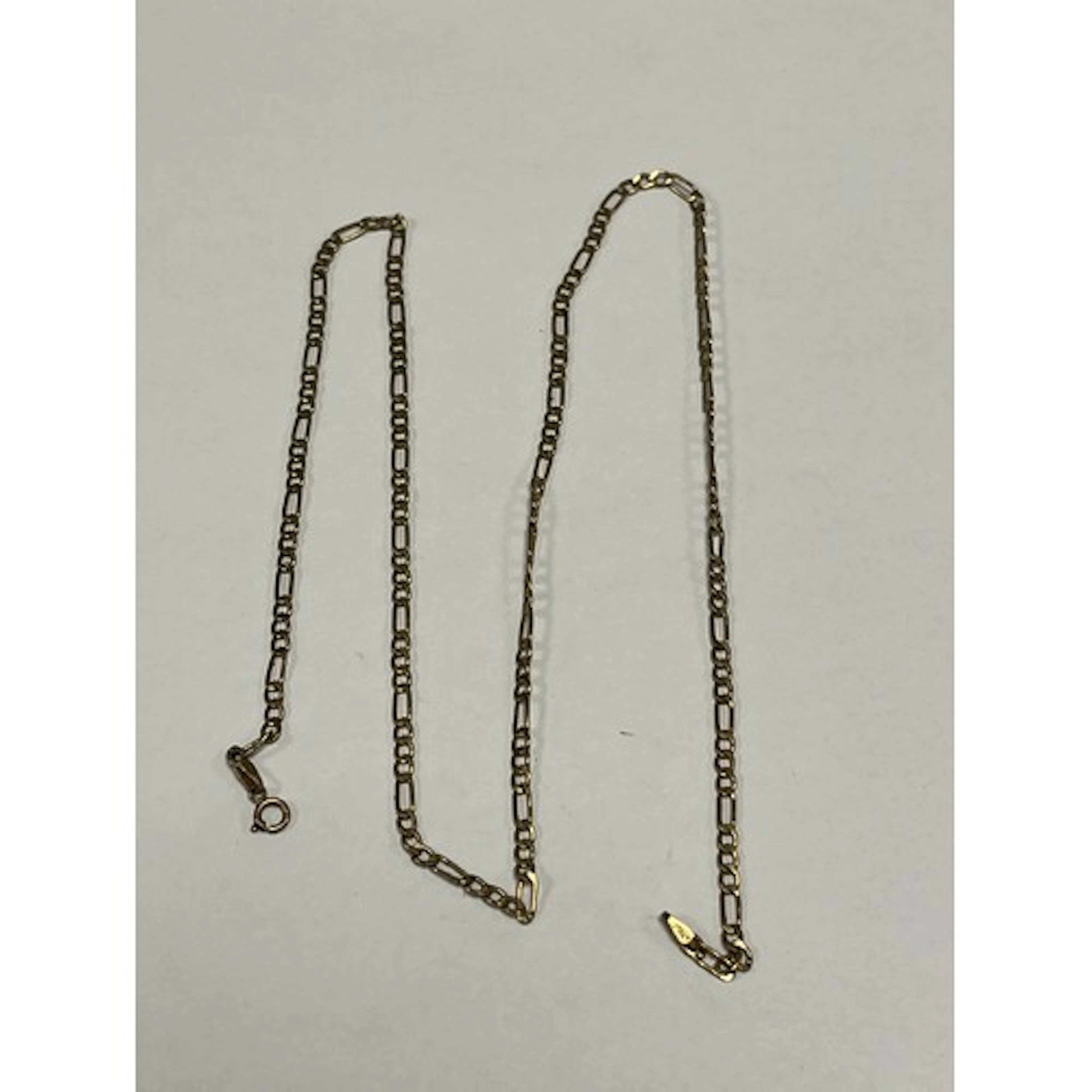 9ct gold chain, gross weight 1.8g.