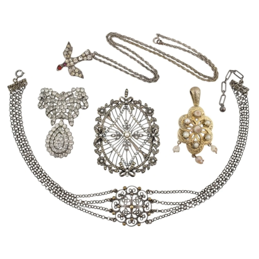 A selection of brooch pins and necklaces. Five items to incl...