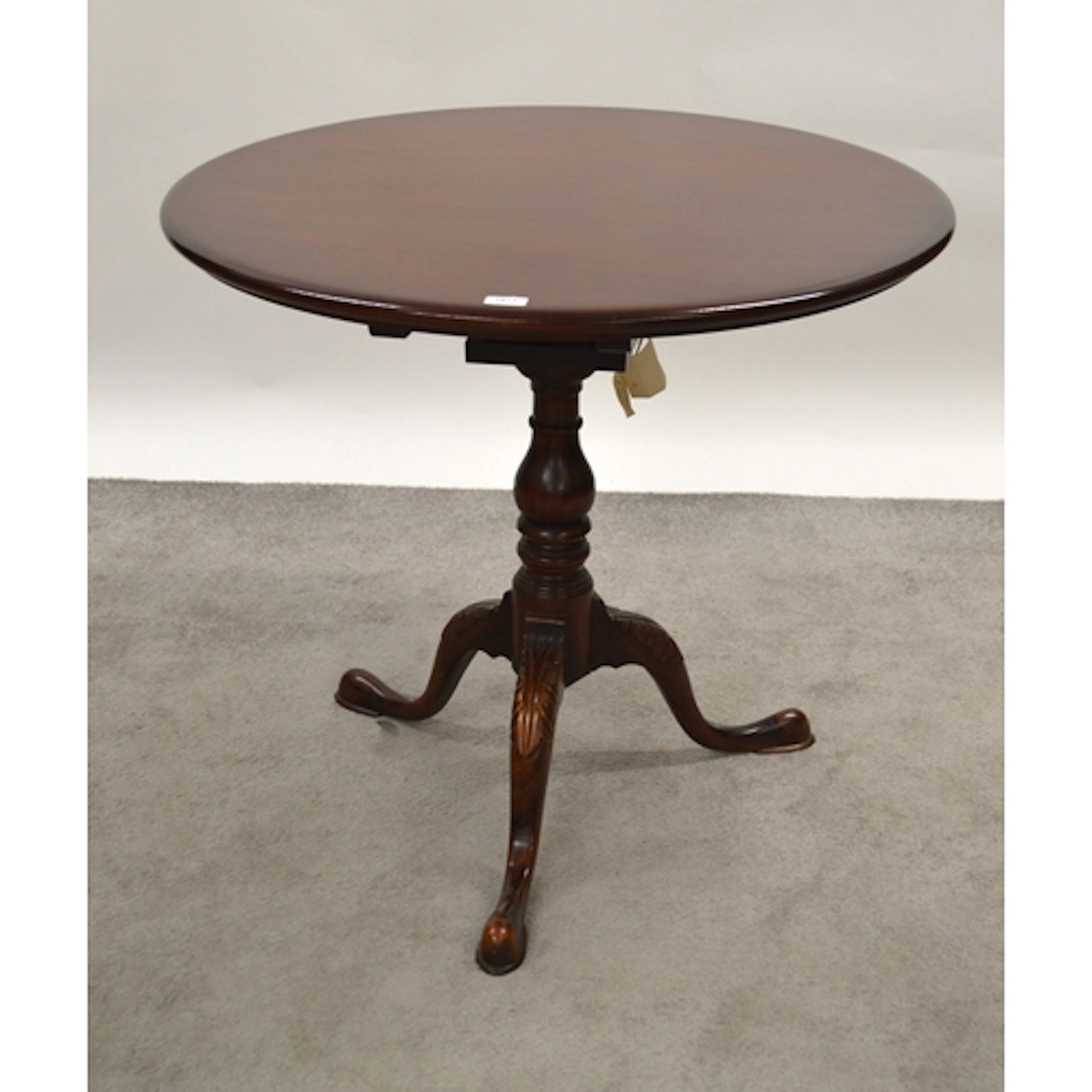 Good quality reproduction mahogany circular pedestal table, ...