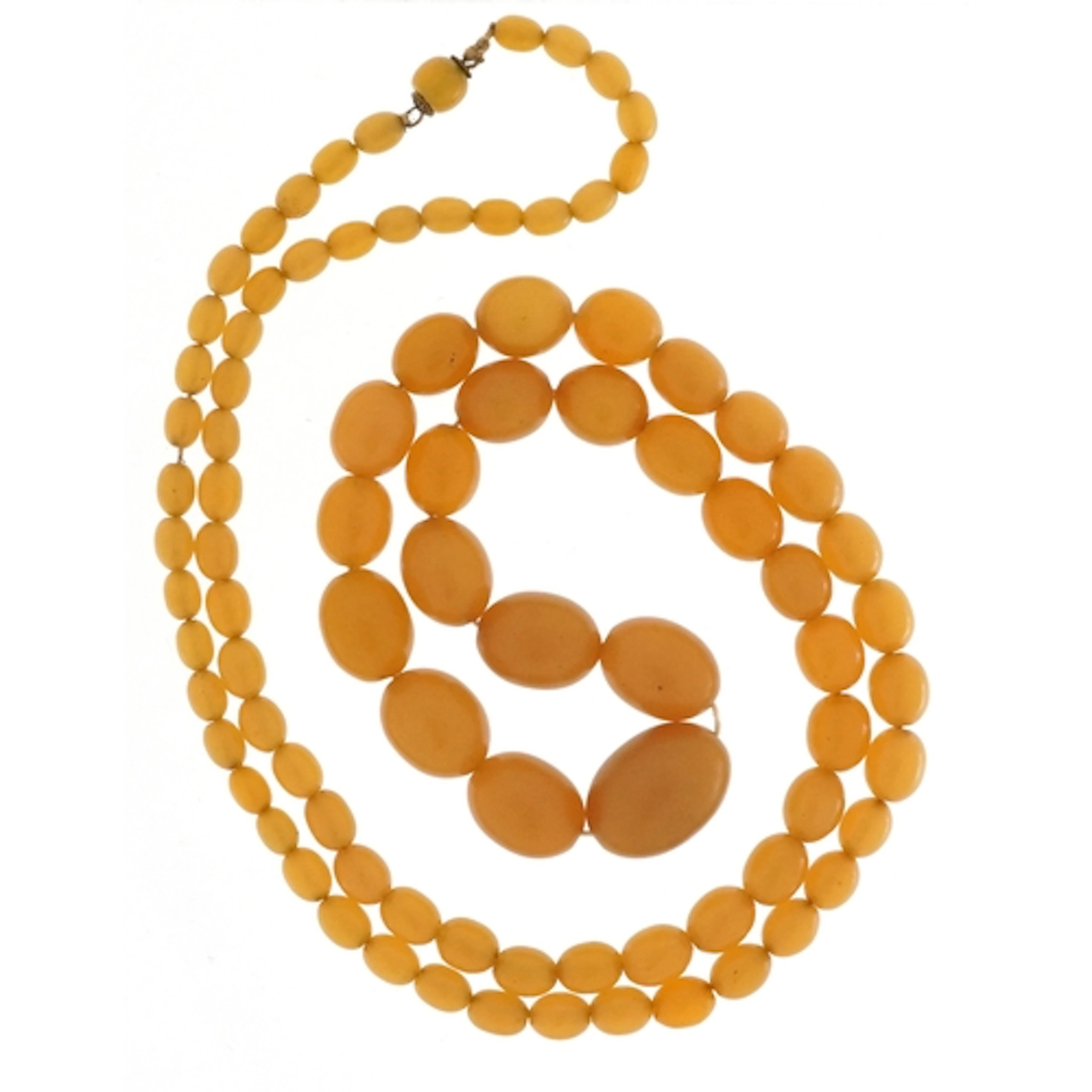Amber coloured graduated bead necklace, the largest bead 21m...