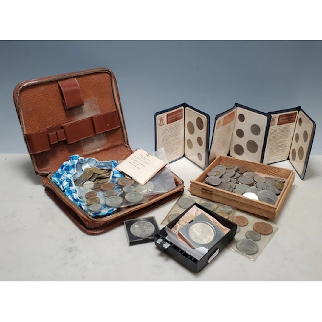 A collection of British and World Coins, to include Crowns 1...