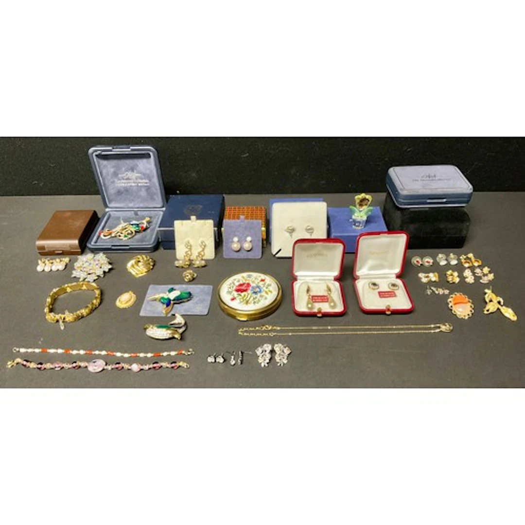 Costume Jewellery - Atwood Collection enamel brooches, inclu...