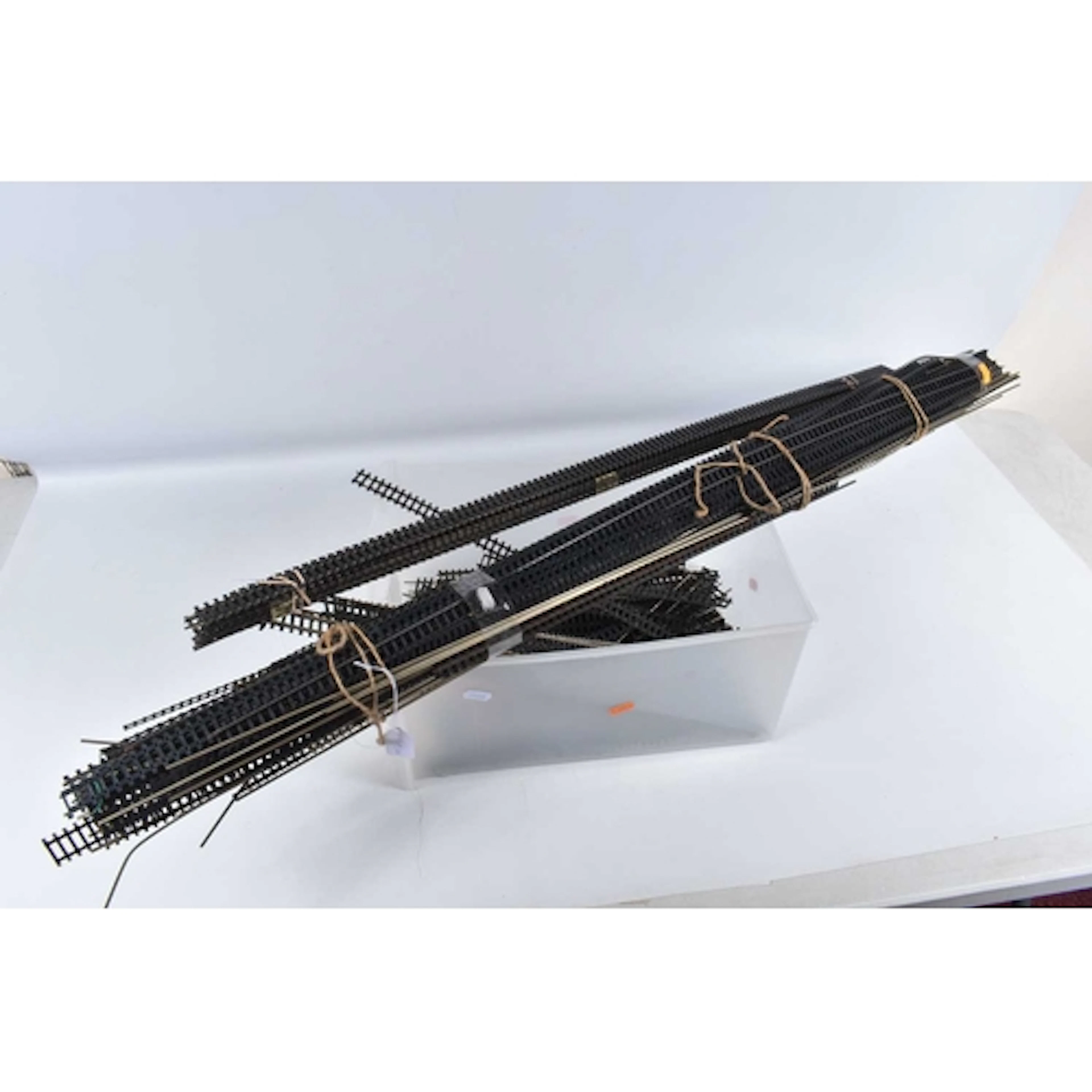 A QUANTITY OF UNBOXED ASSORTED TRI-ANG AND PECO TT GAUGE TRA...
