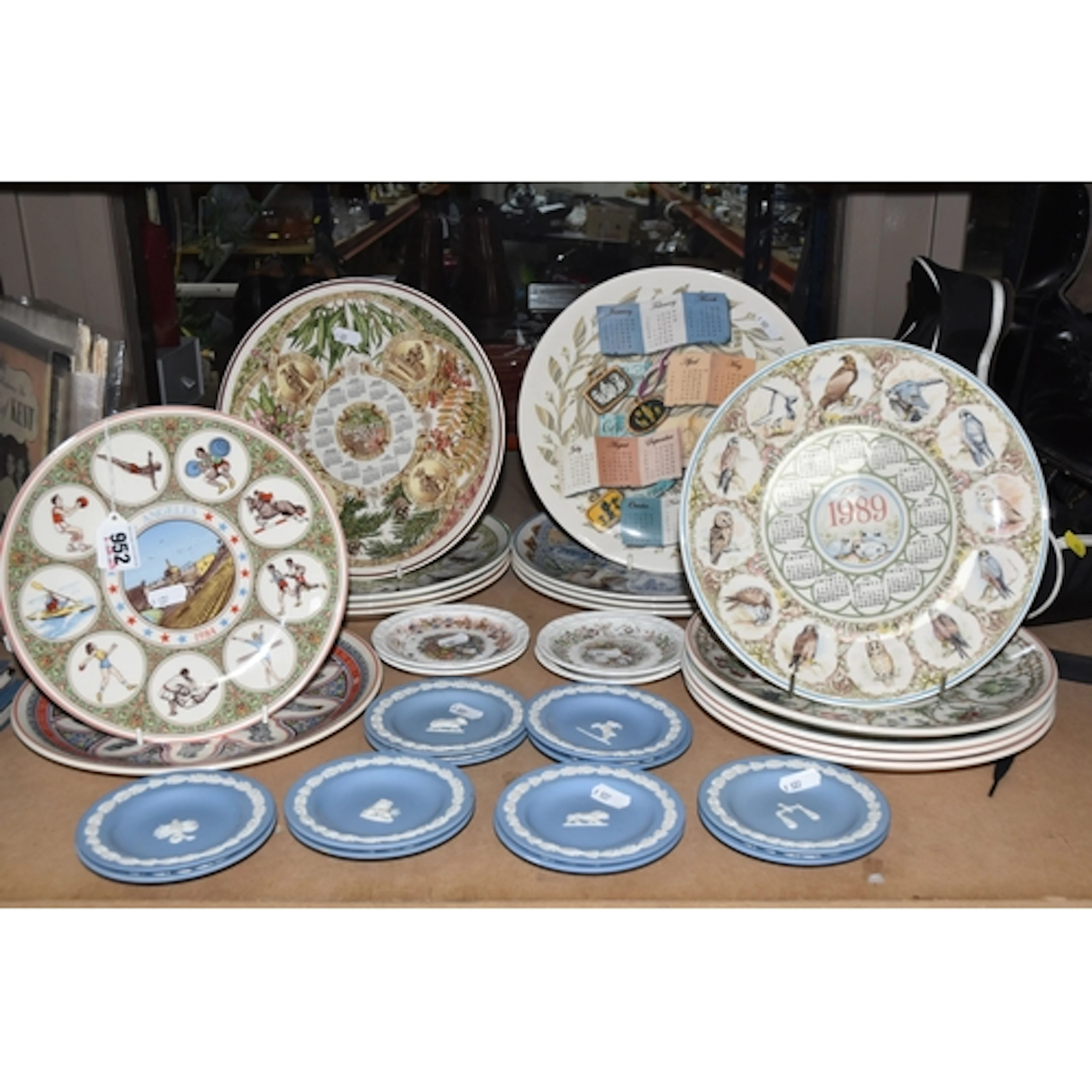 A SMALL GROUP OF DECORATIVE CERAMICS to include twelve Wedgw...