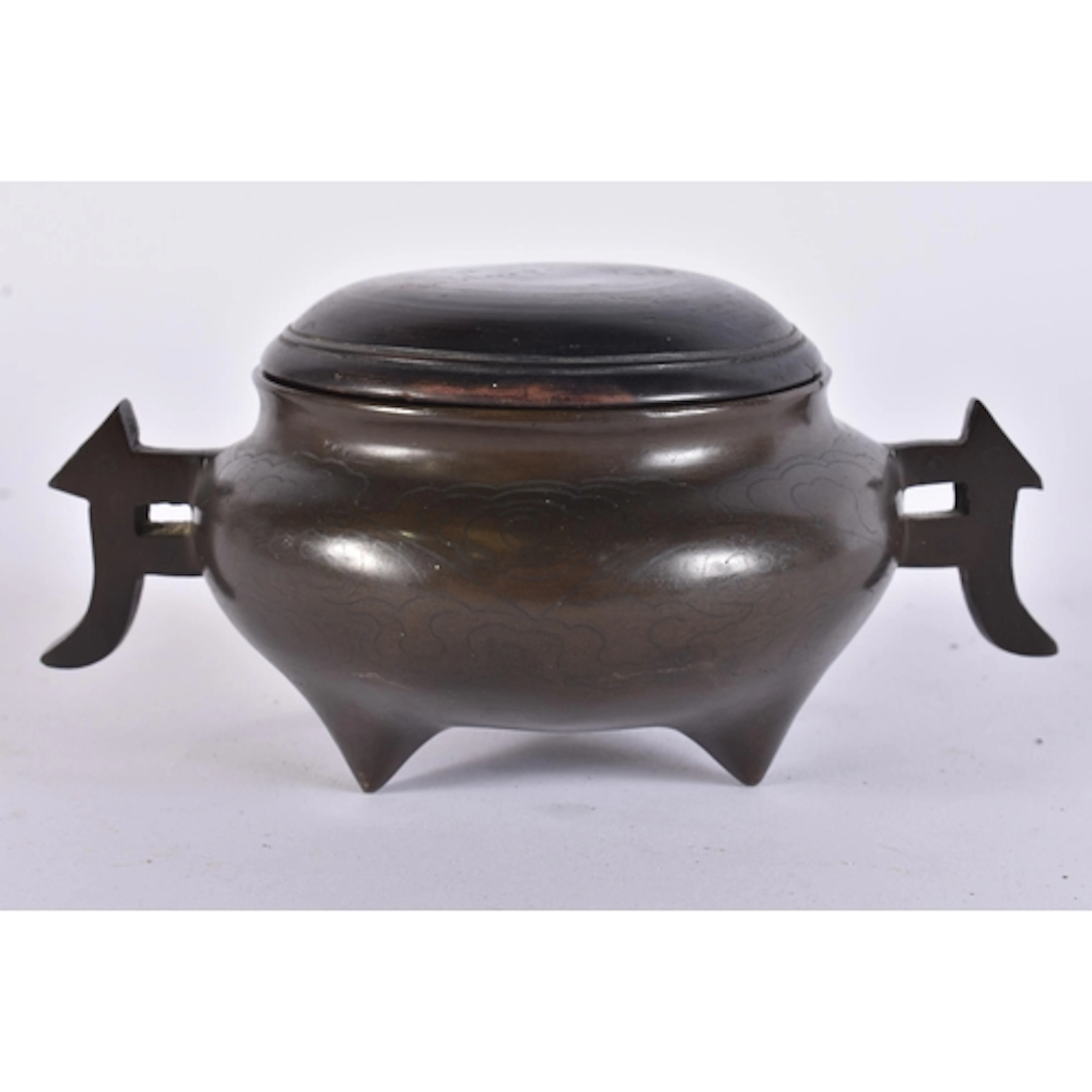 A 17TH/18TH CENTURY CHINESE SHISHOU SILVER INLAID BRONZE CEN...