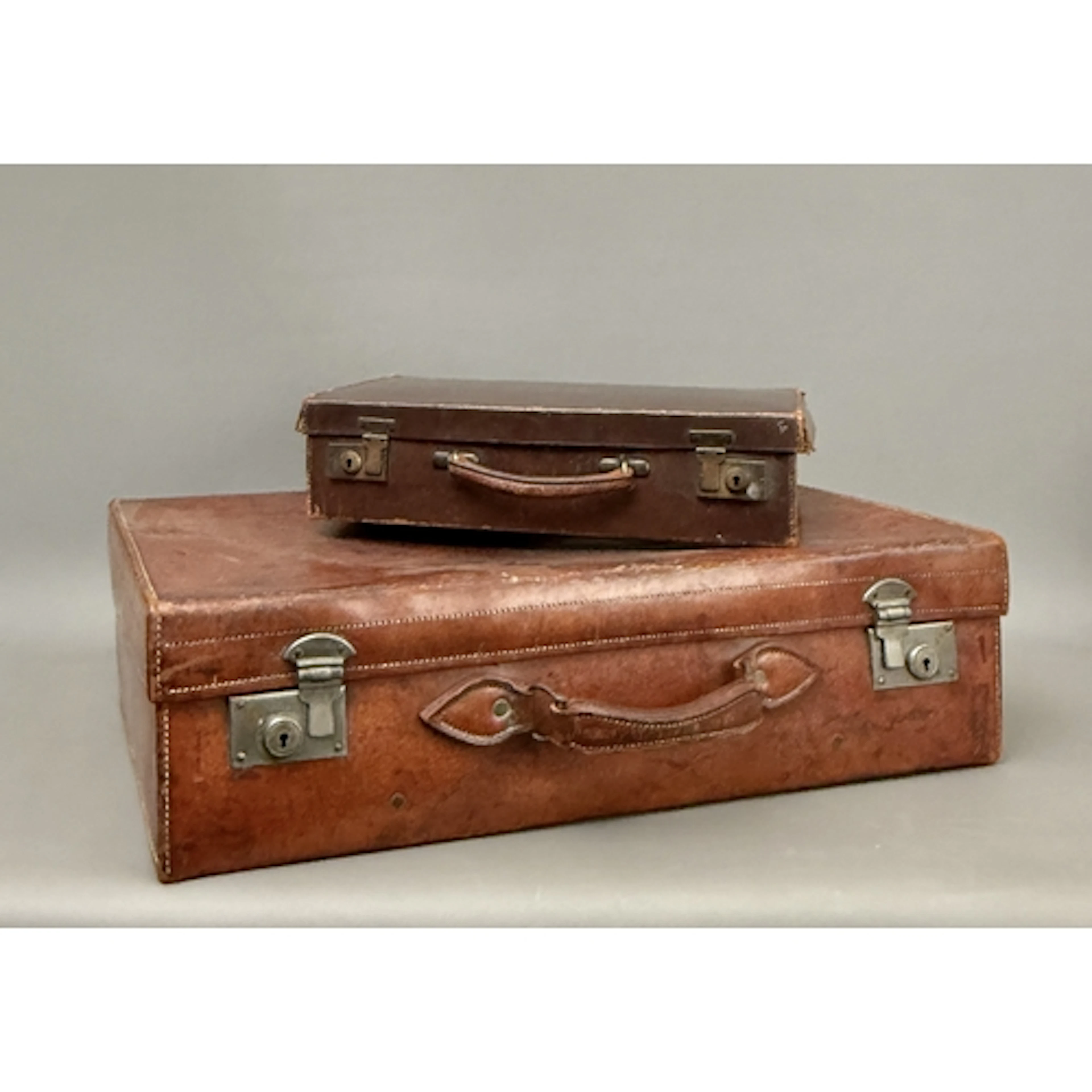 A vintage leather suitcase - hand stitched, in good conditio...