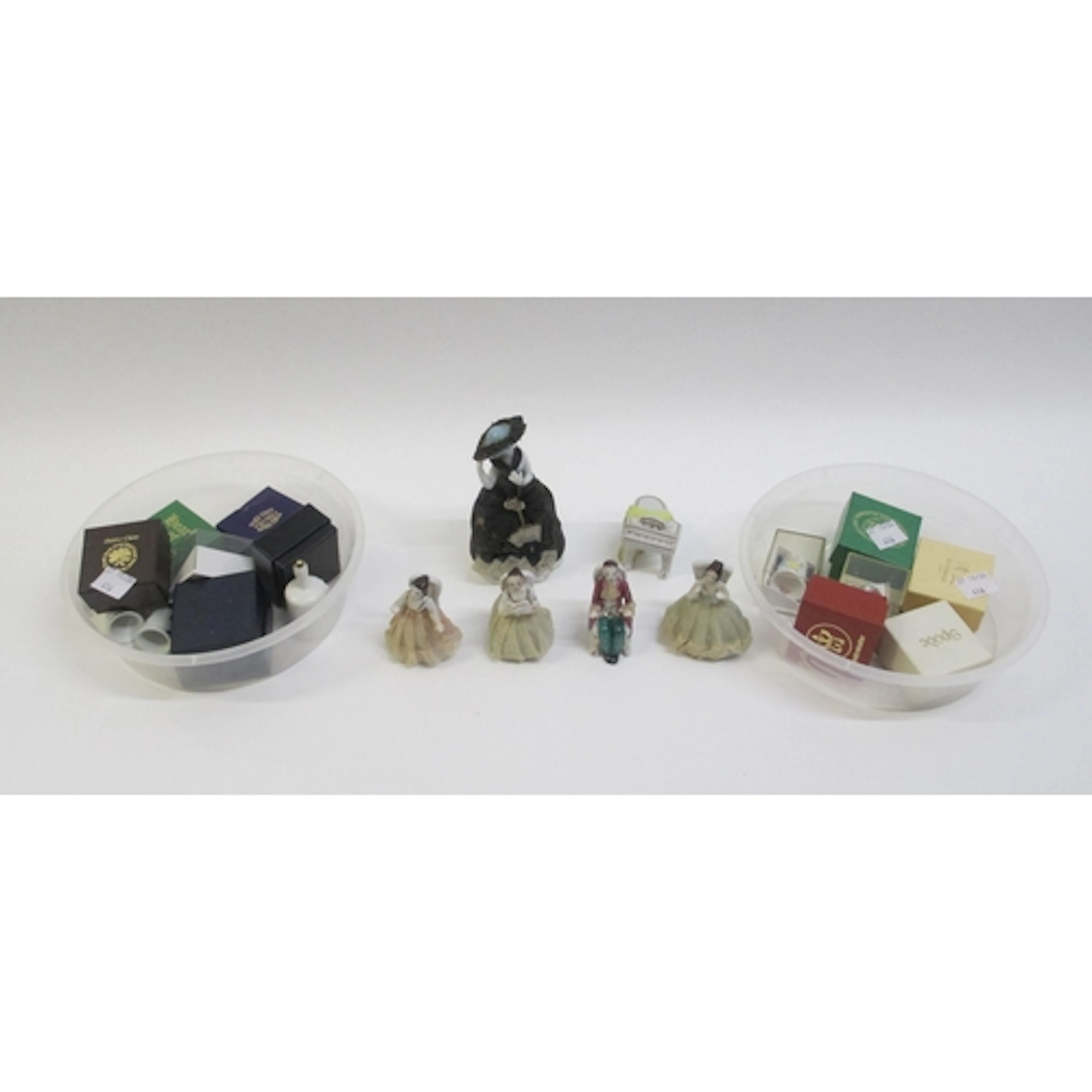 Small quantity of Continental porcelain figures, including o...