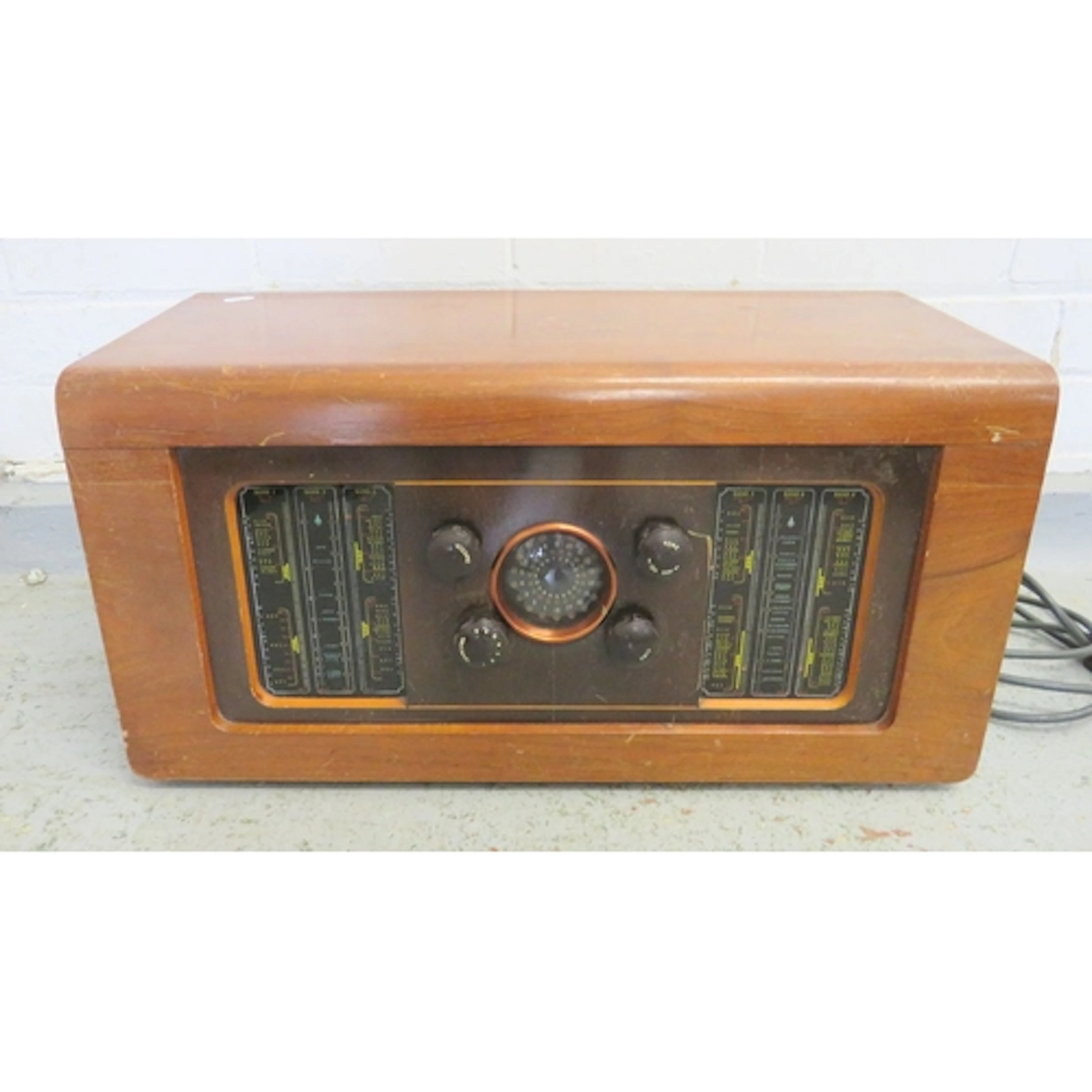 Vintage Oak Framed Bush Radio with 6 band settings UNTESTED ...