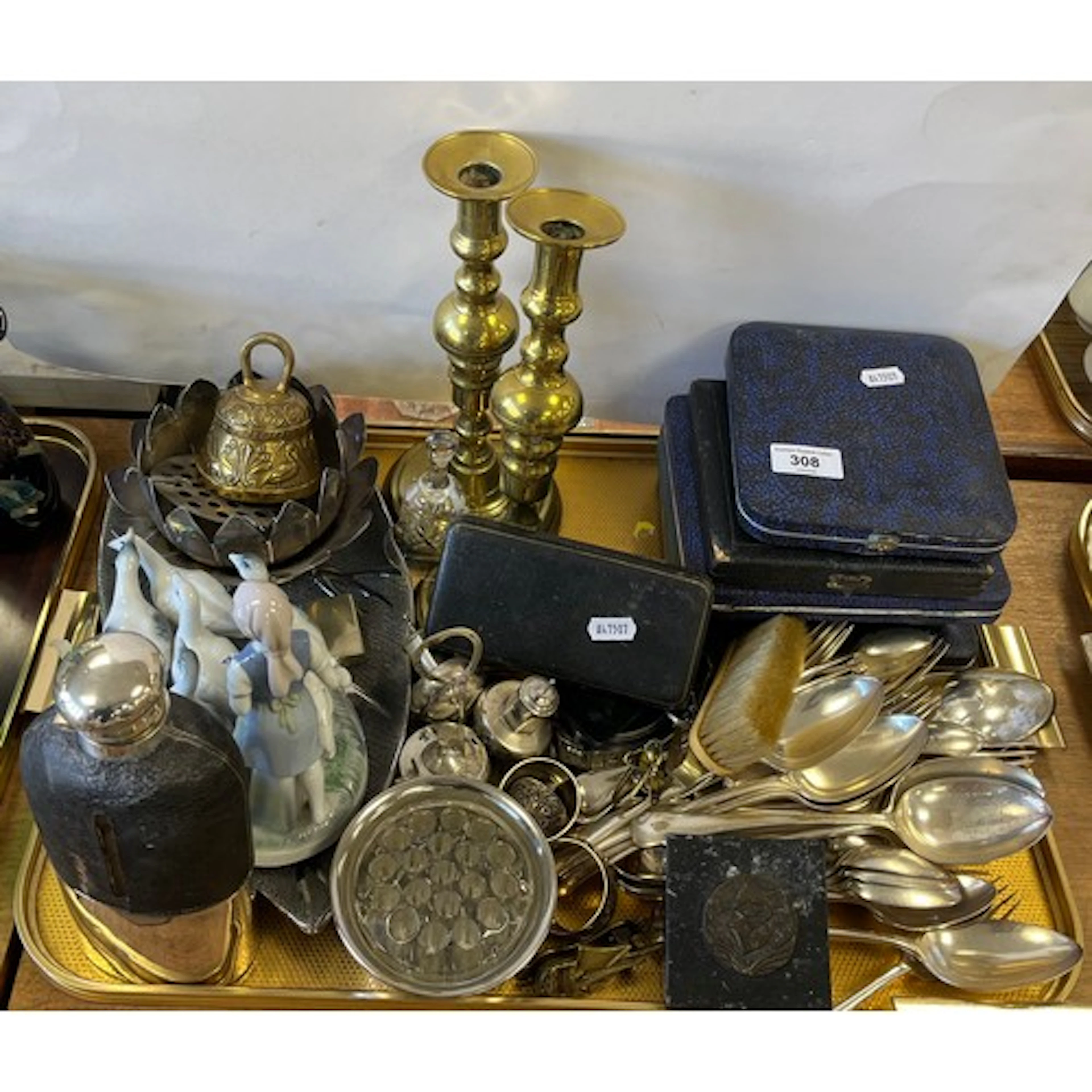 Collection of EP ware to include serving spoons, cased tea s...