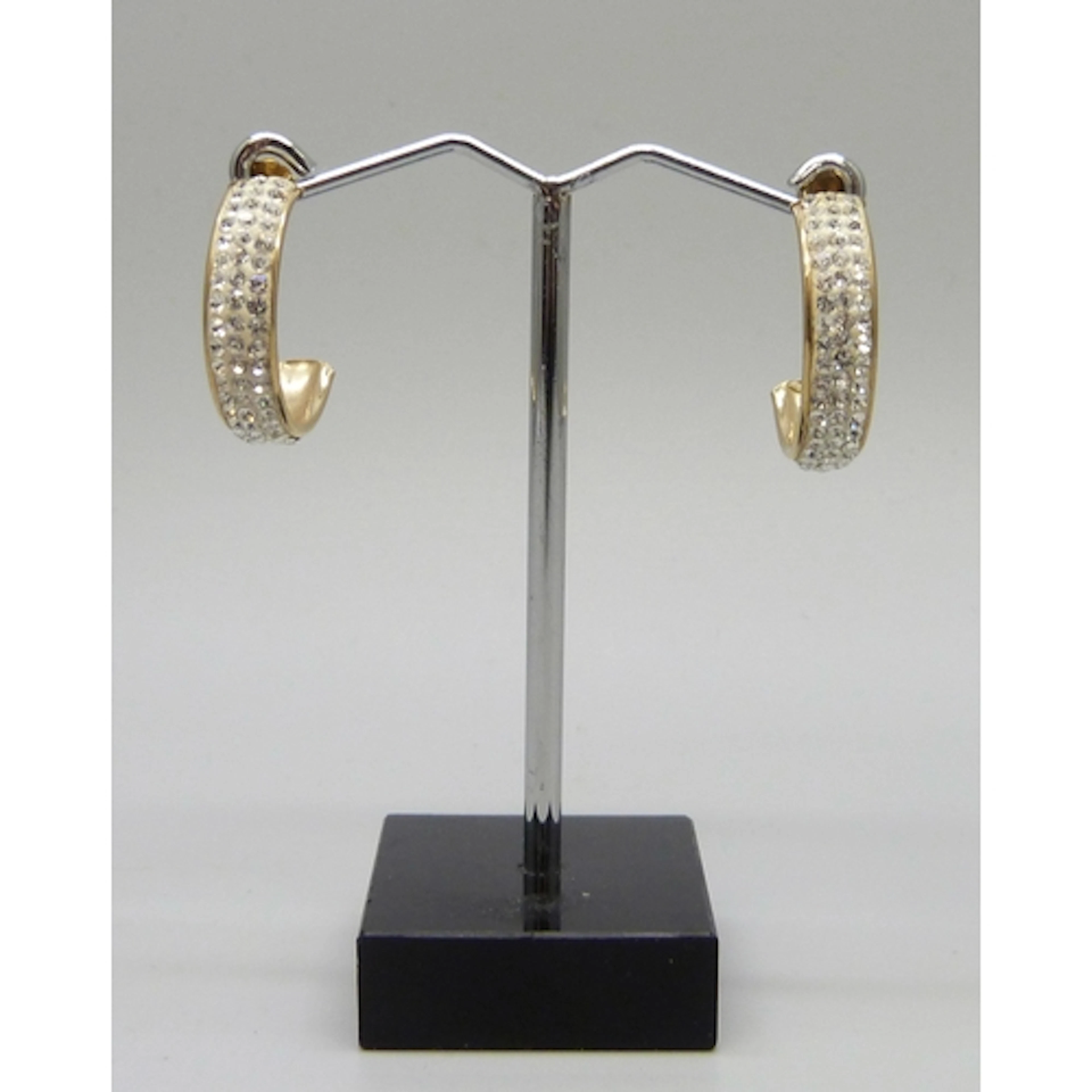 A pair of 9ct gold hoop earrings, the butterflies yellow met...