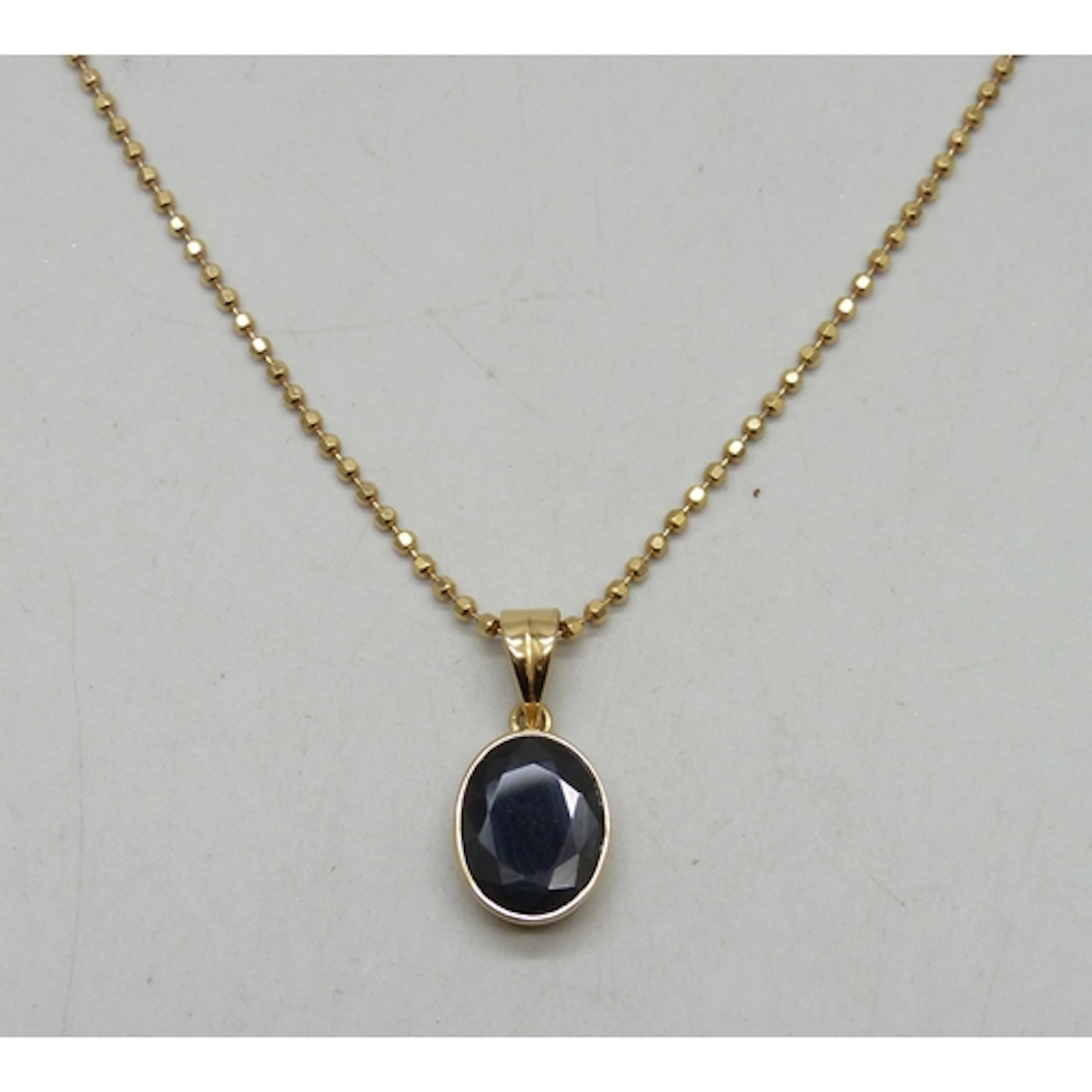 An 18ct gold necklace chain, with an 18ct gold and black sto...