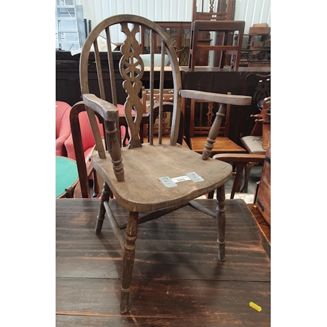 A small children's splat back open Armchair, (R4).