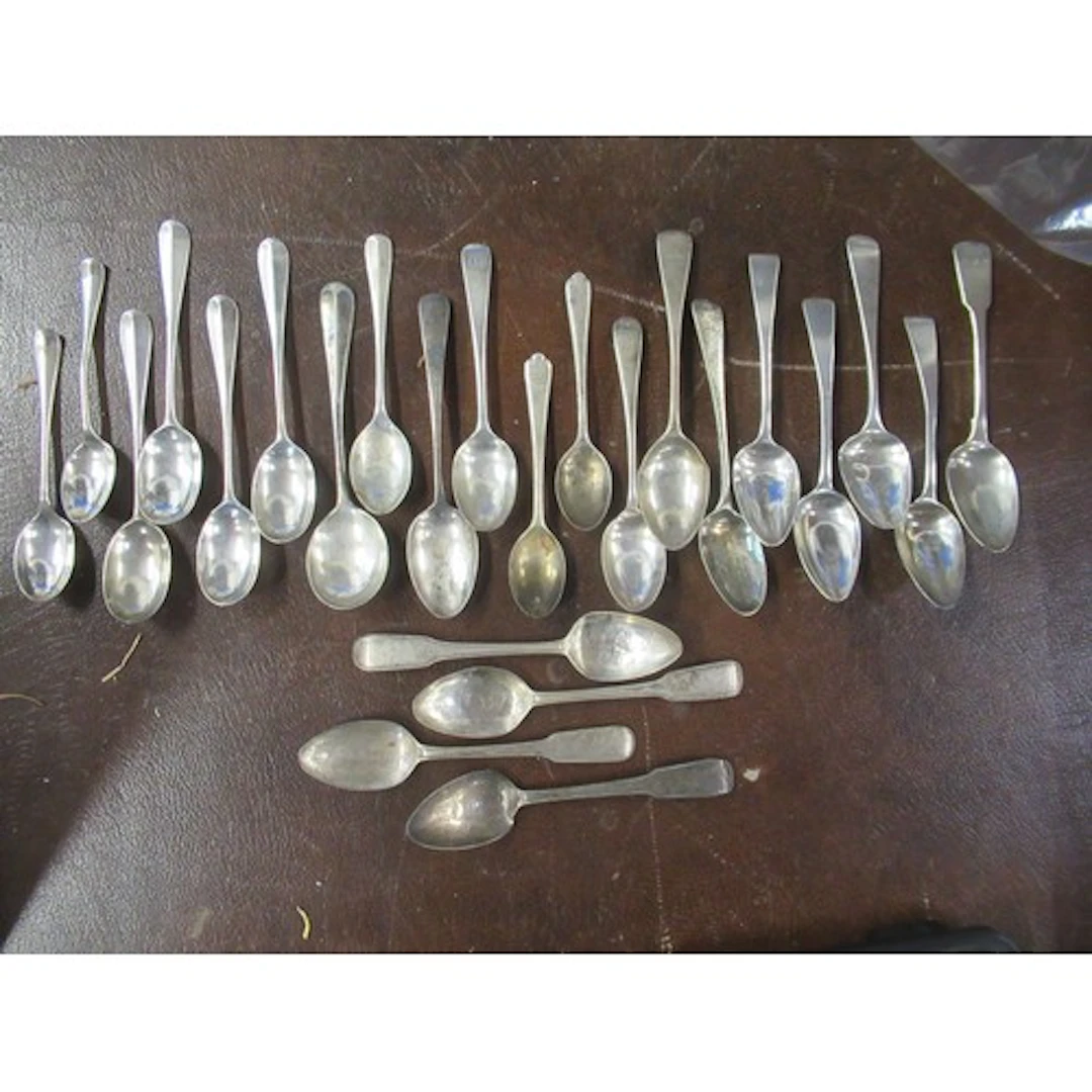 A collection of silver tea spoons, weight 12oz