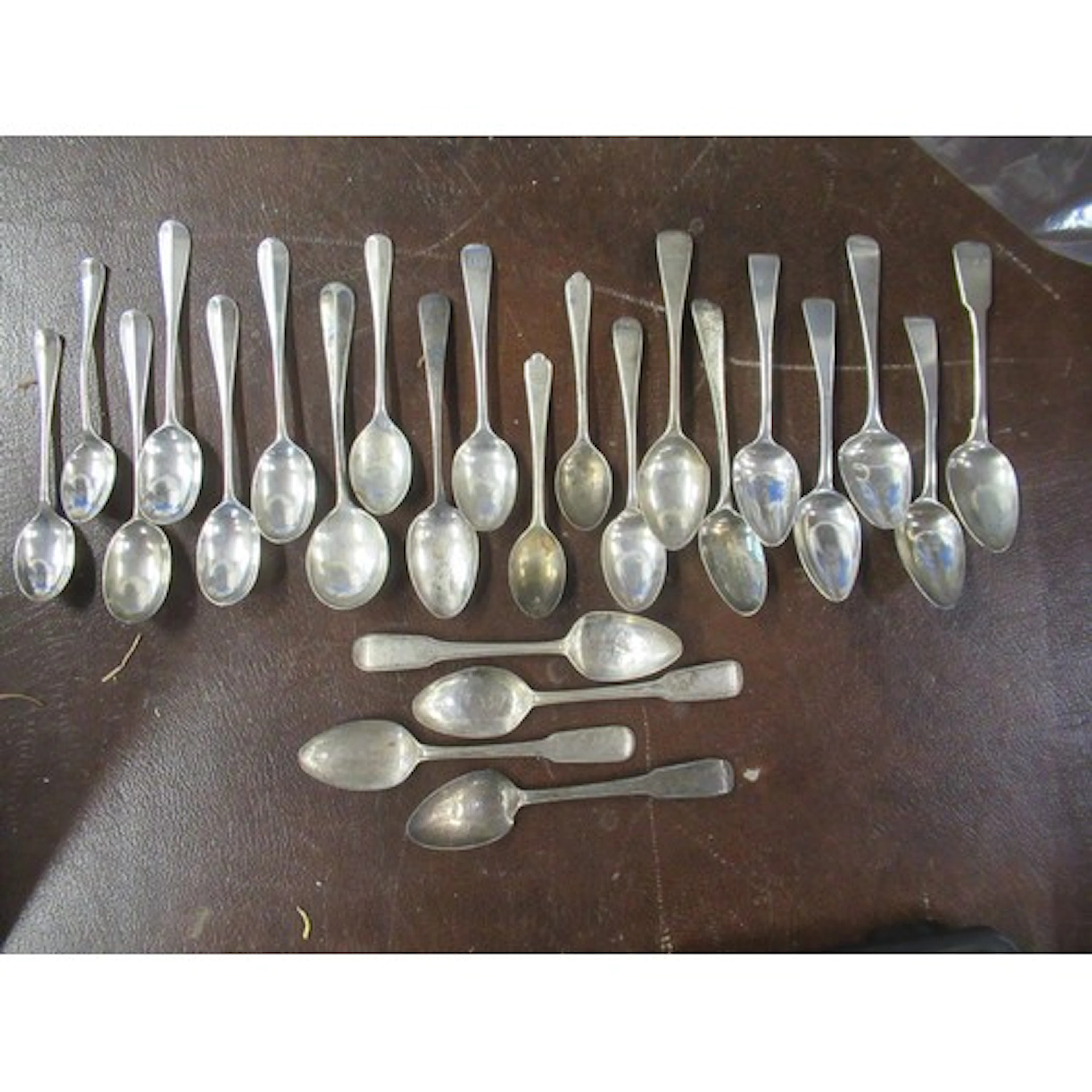 A collection of silver tea spoons, weight 12oz