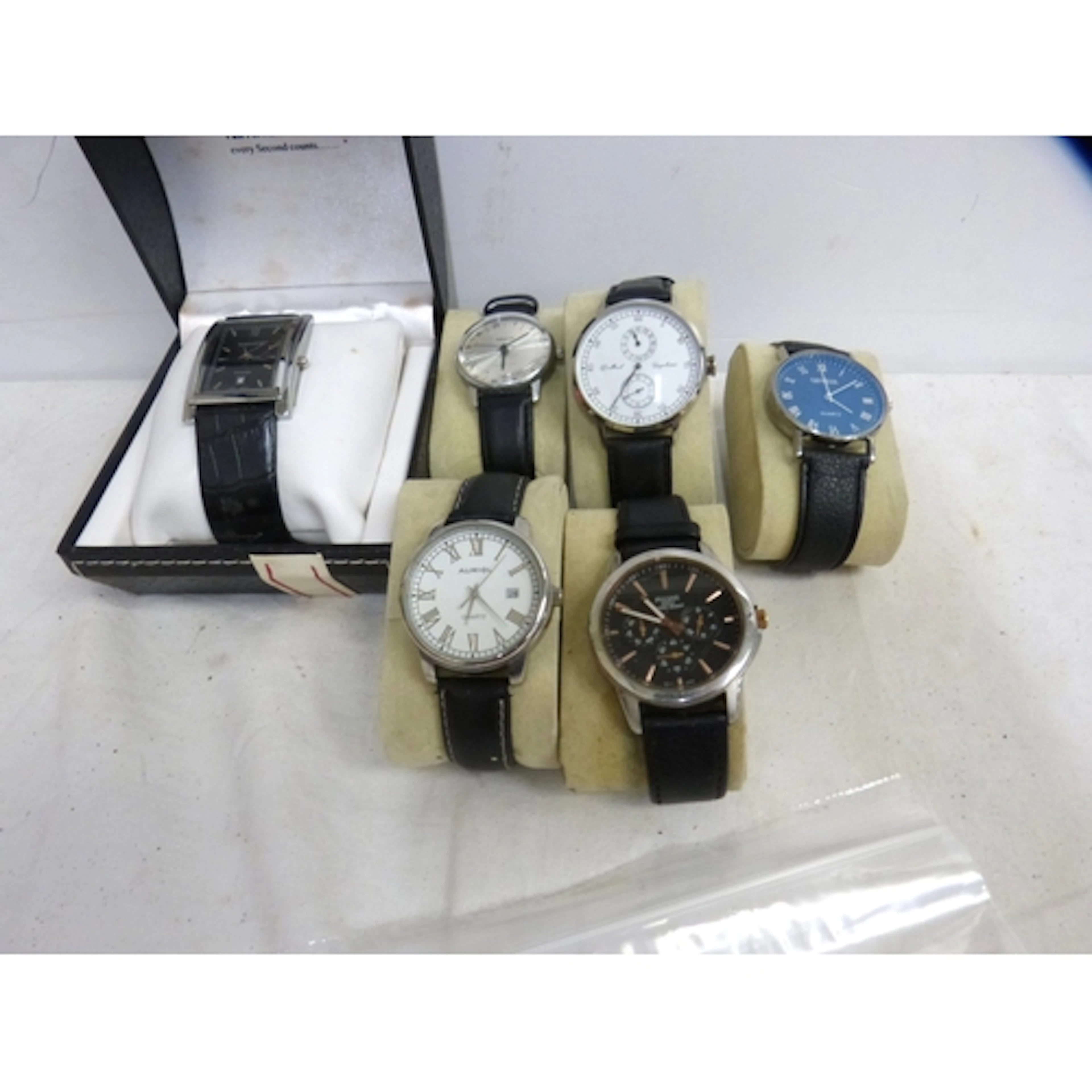 Various mens watches including Pulsar, Geneva, Speedstar etc...