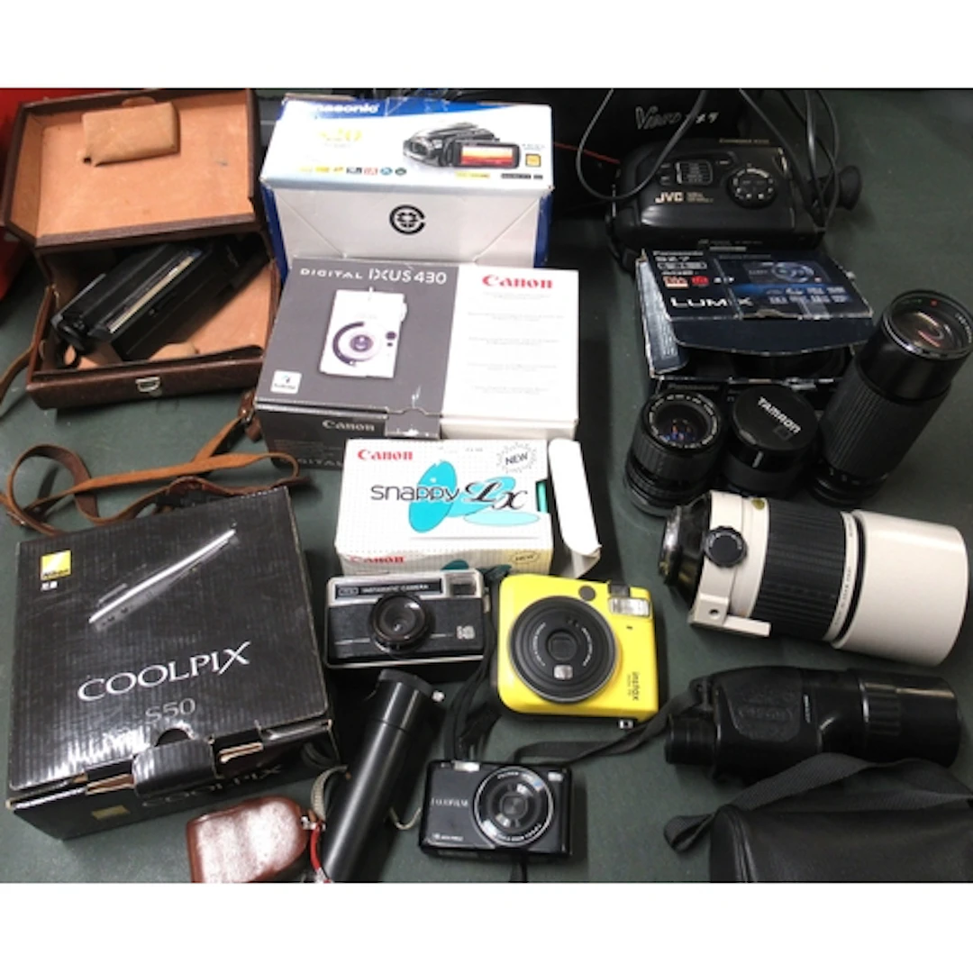 Quantity of various digital cameras, in original boxes, a Si...