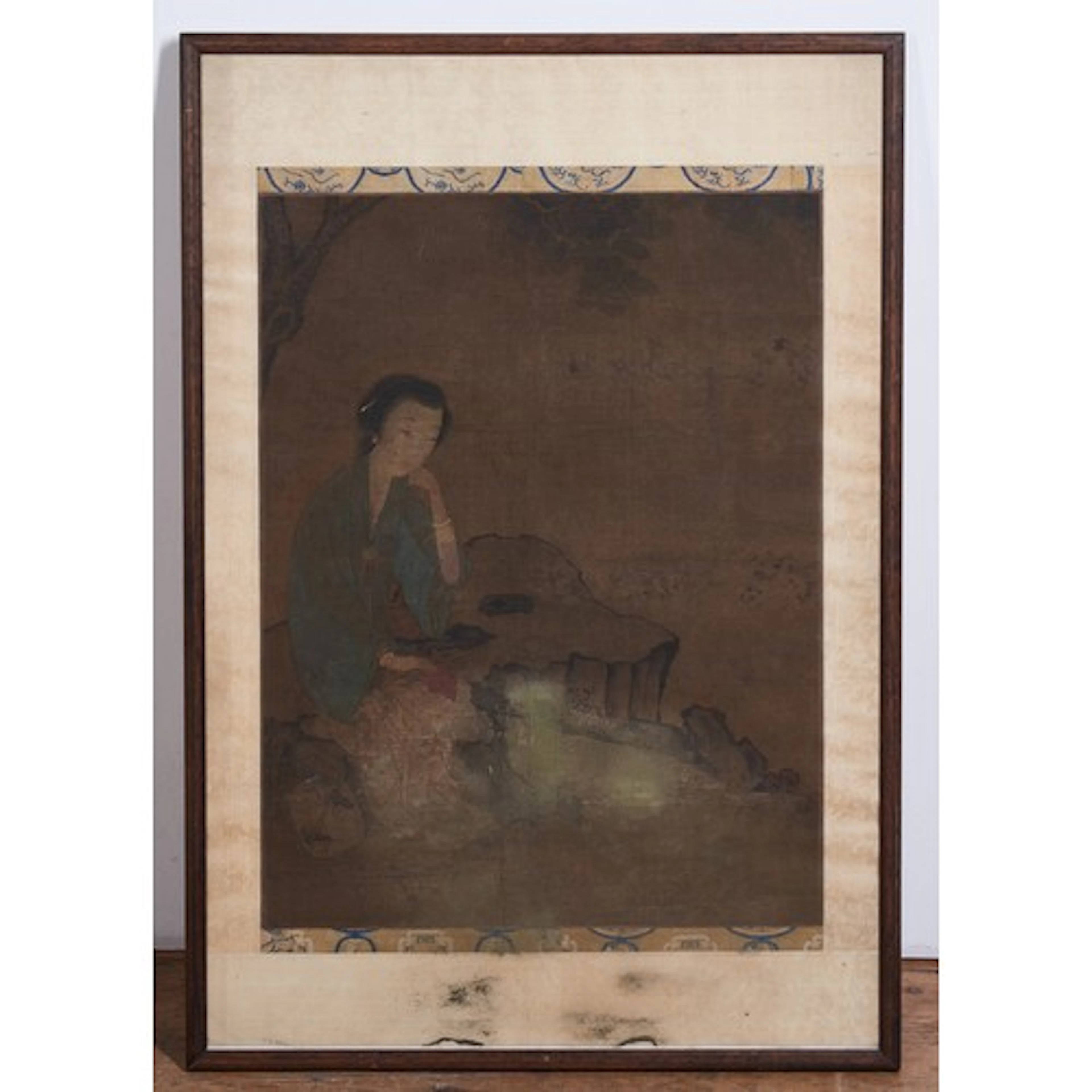 CHINESE FIGURAL SCROLL PAINTING on silk 42 x 33 cm...
