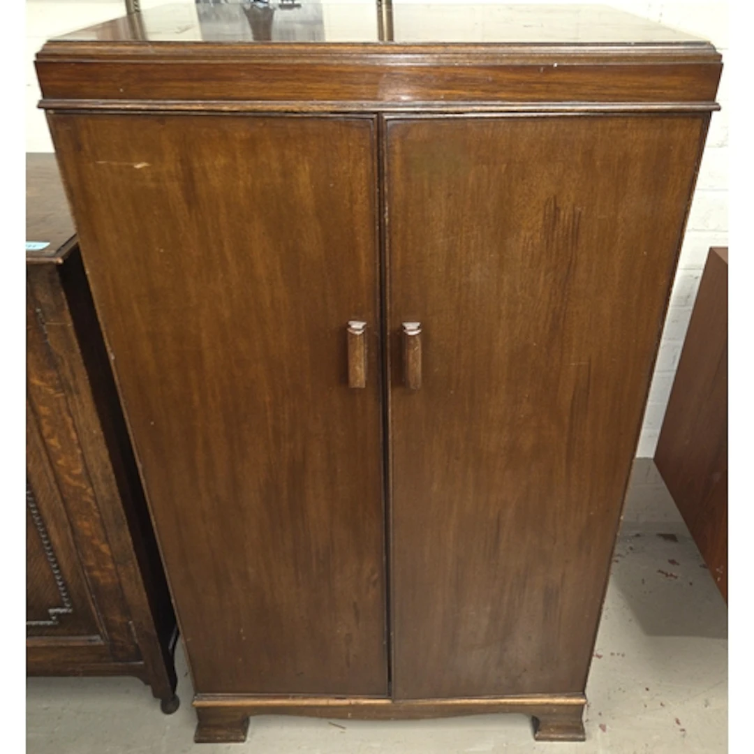 A mahogany double door music/collectors cabinet, 113x67cm