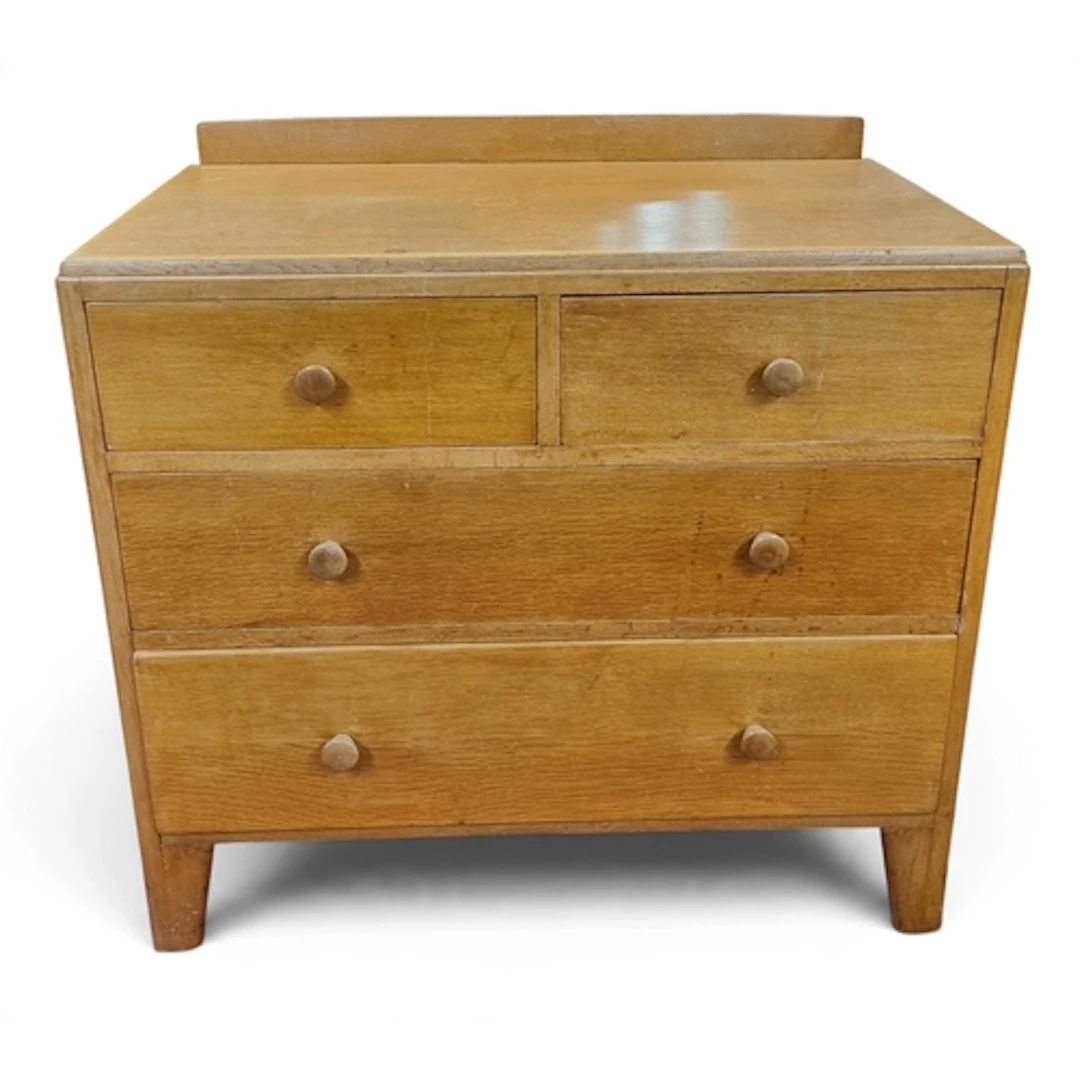 A good mid Century Oak Chest of Drawers. 91 x 50 x H 88 cm a...