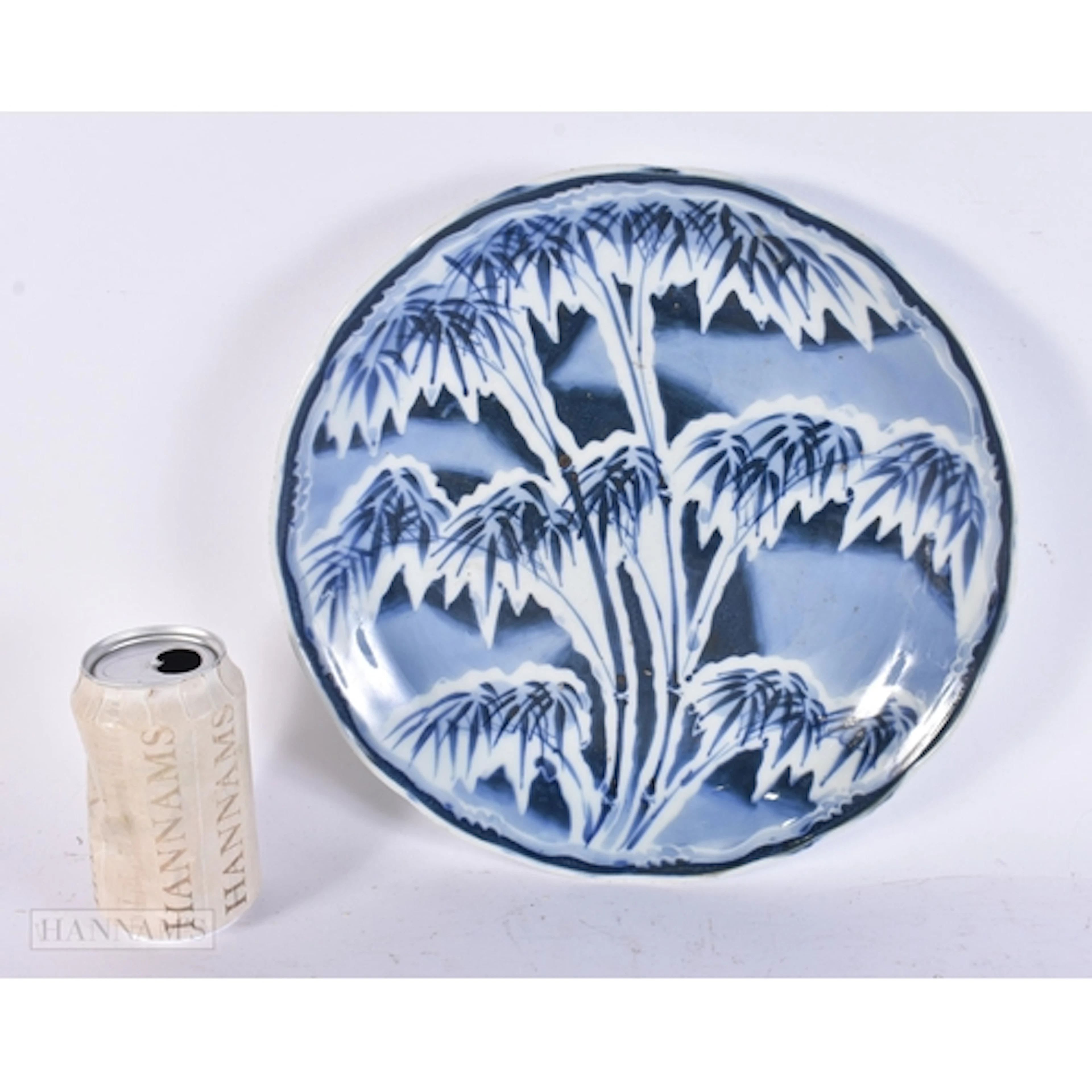 A LARGE 18TH CENTURY JAPANESE EDO PERIOD BLUE AND WHITE PORC...