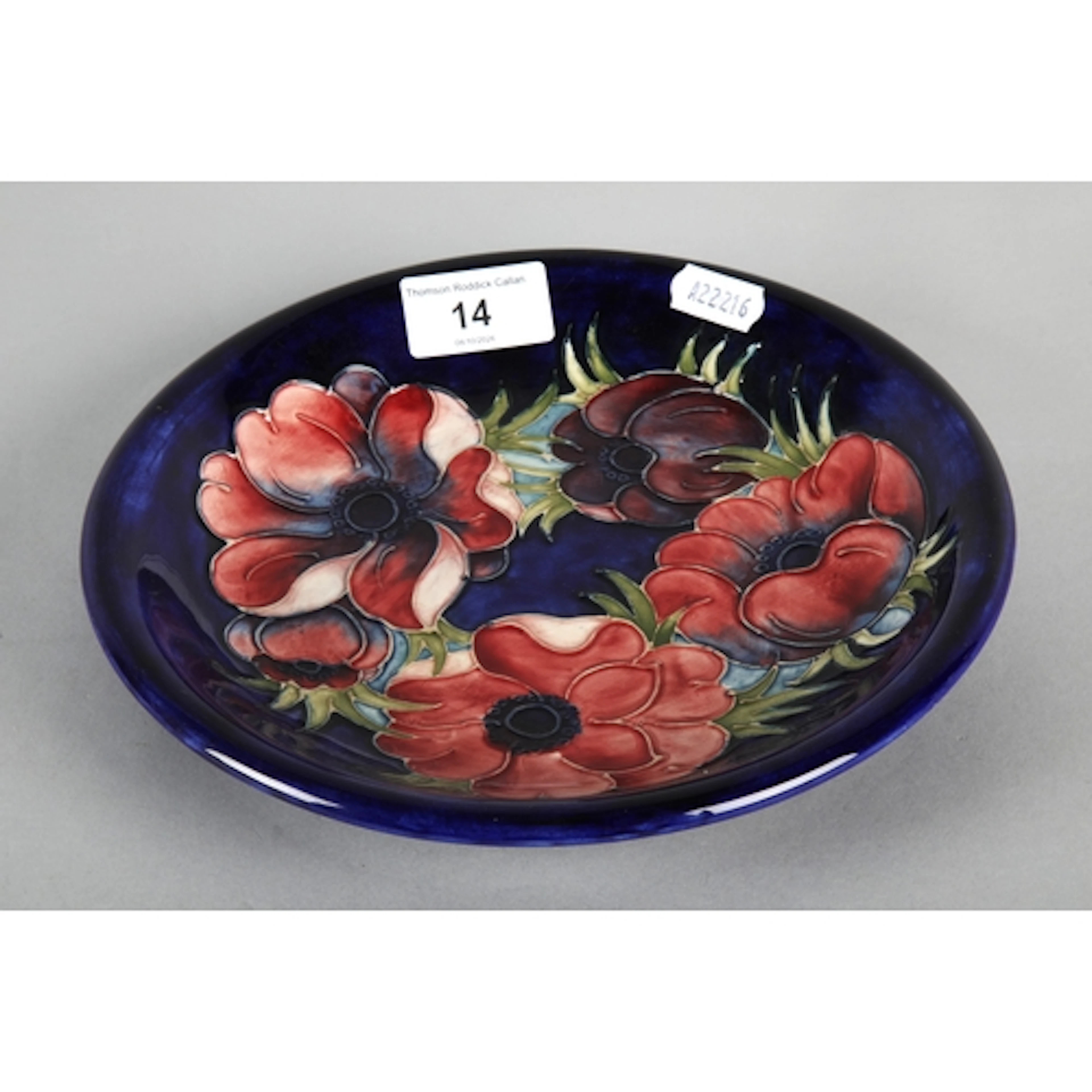 Moorcroft Pottery Anemone patterned plate, 22cm diameter.