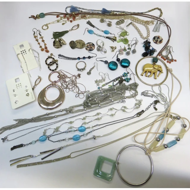 Pandora ring and a small quantity of miscellaneous costume j...