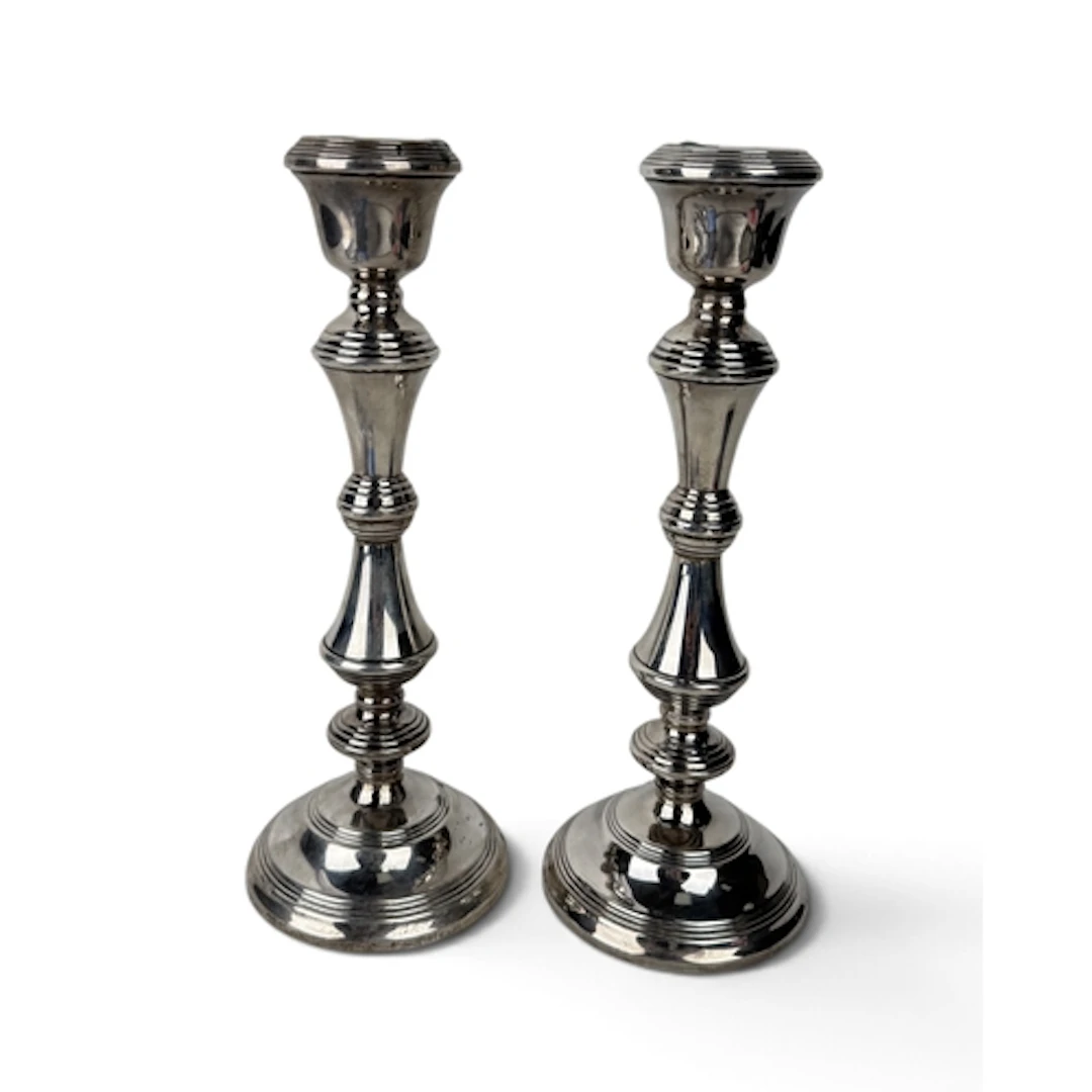 A PAIR OF REPRODUCTION GEORGE III STYLE SILVER CANDLESTICKS,...