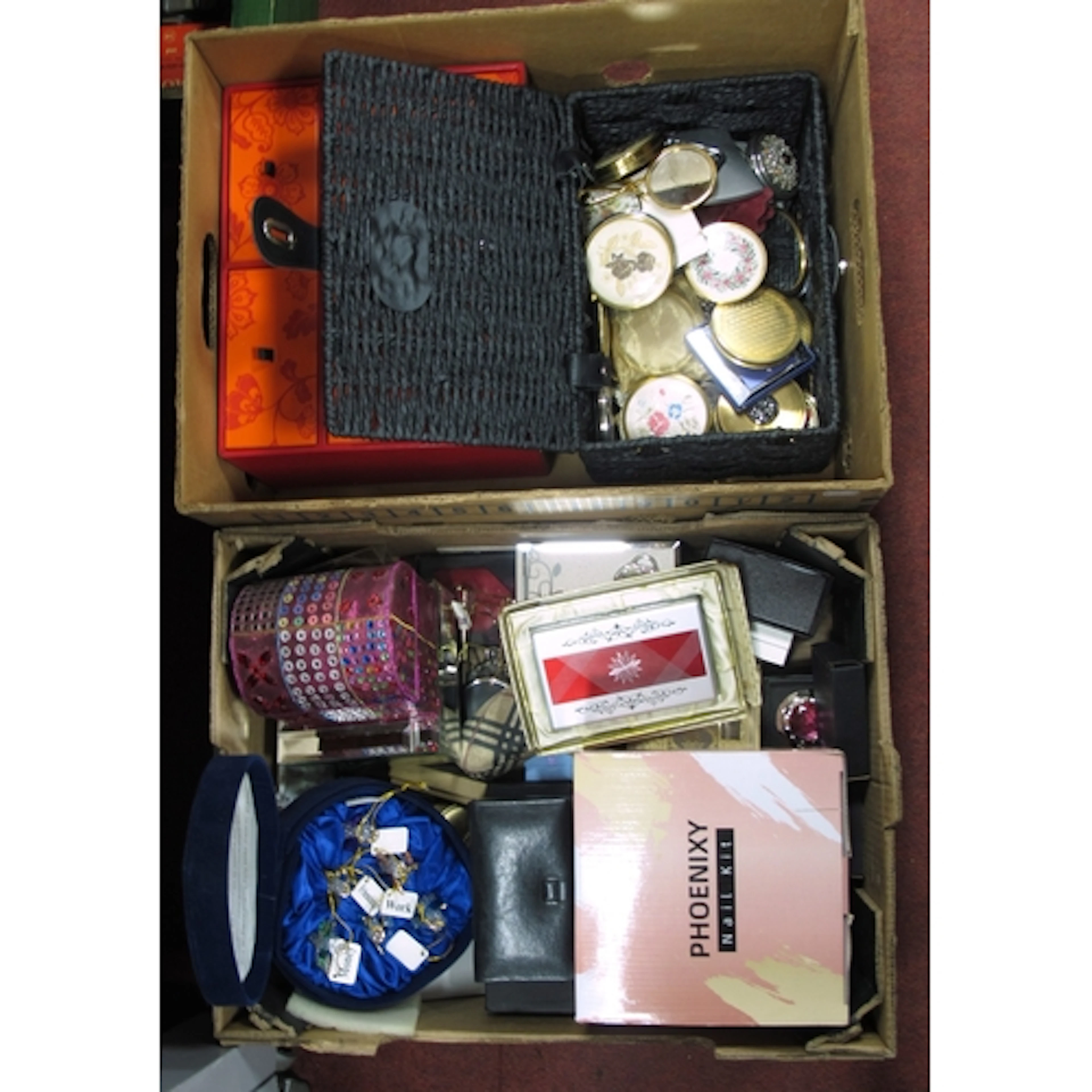 Large quantity costume jewellery and jewellery boxes, includ...
