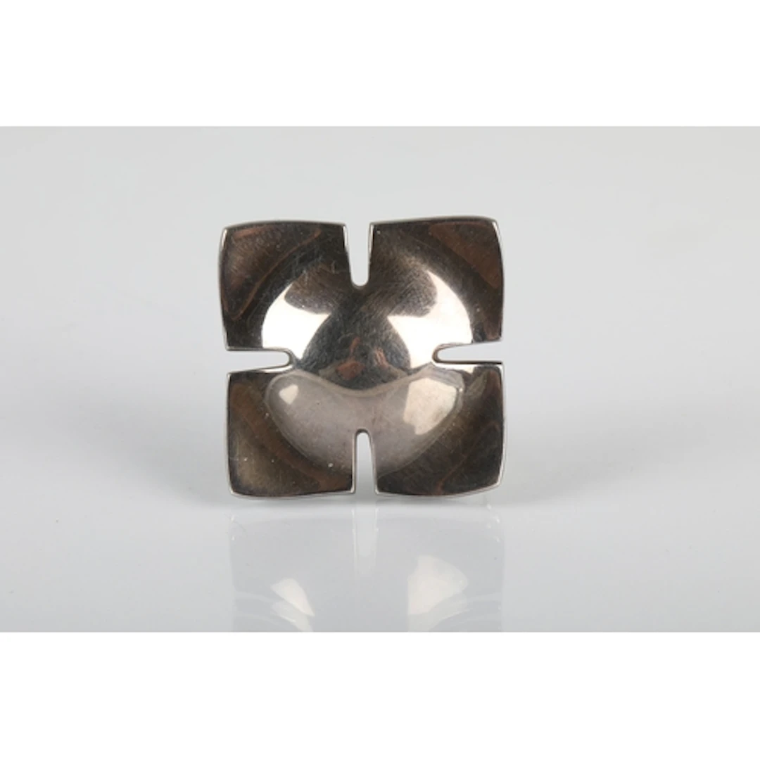 Ernest Blyth contemporary silver brooch, gross weight 18.7g.