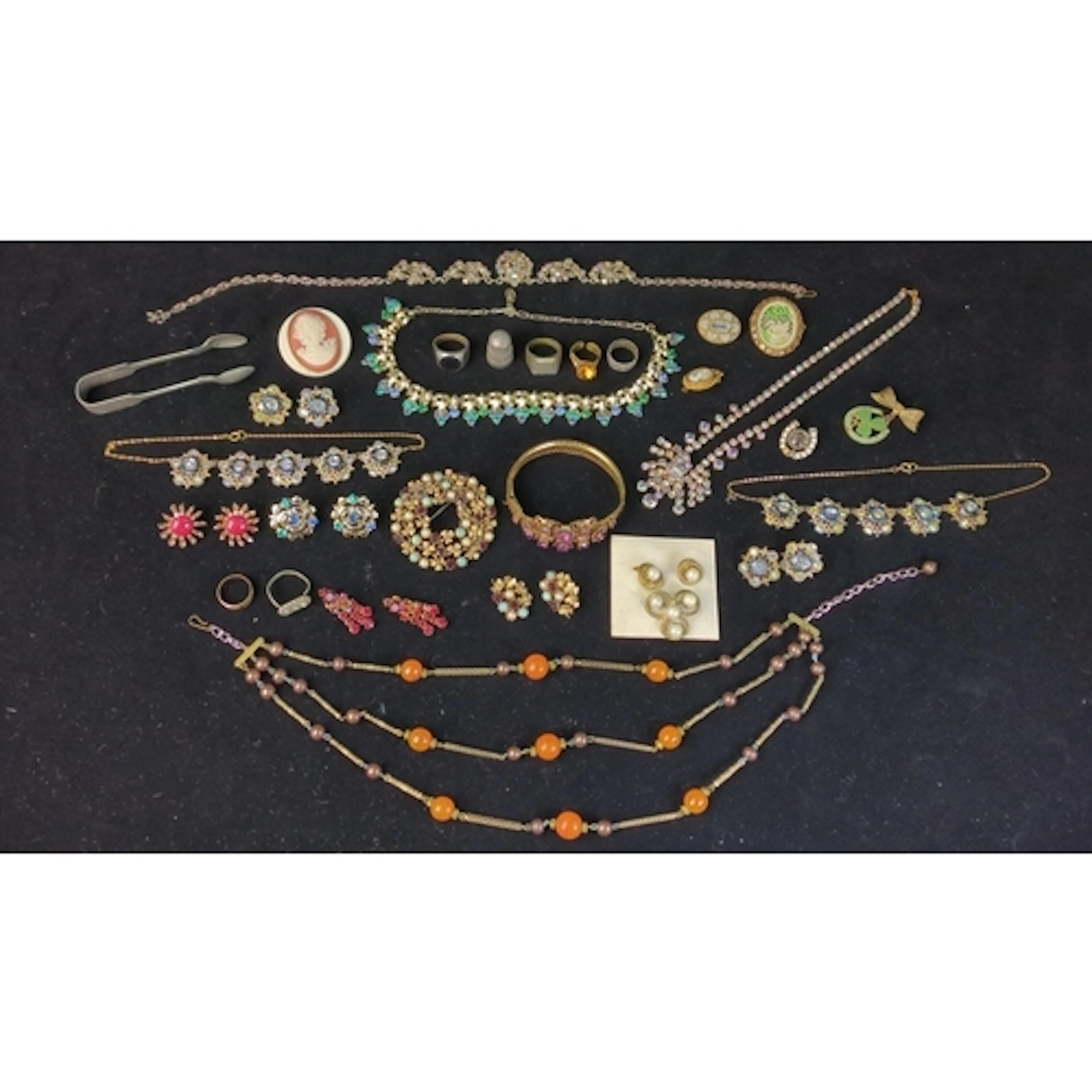 A quantity of vintage costume jewellery including rhinestone...