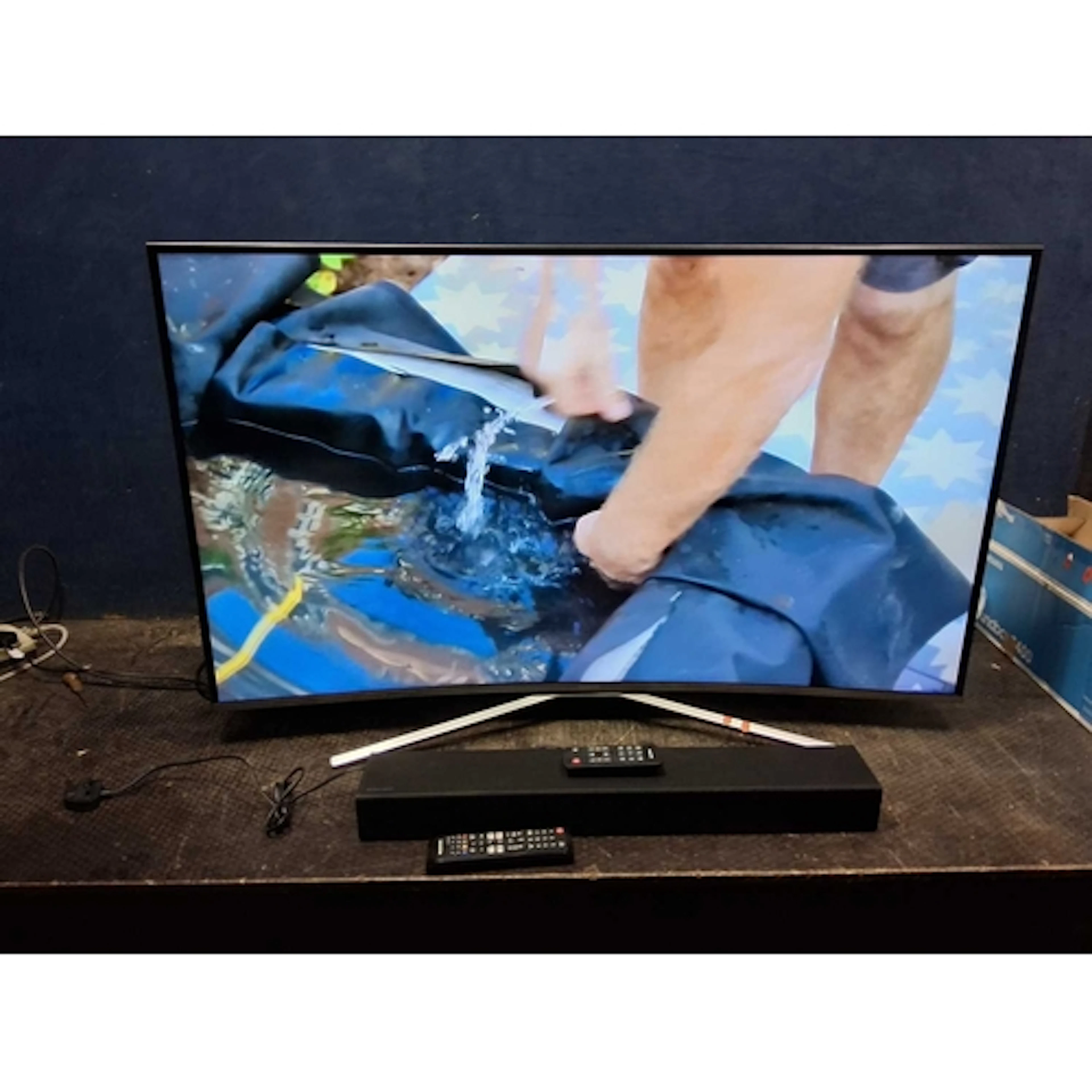 A SAMSUNG UE49KU6500 49in CURVED SMART TV with remote and a ...