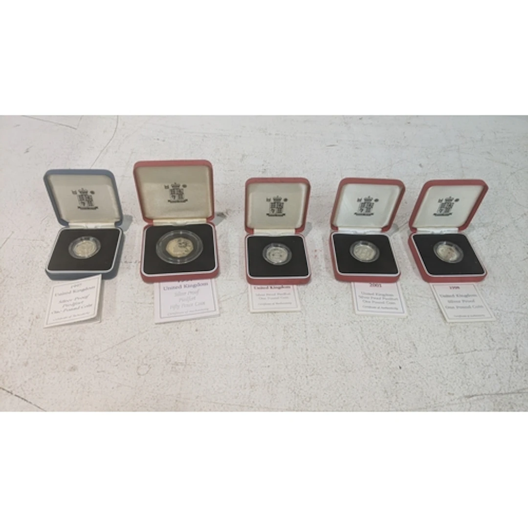 Five boxed Royal Mint silver coins to include a 1997 Piedfor...