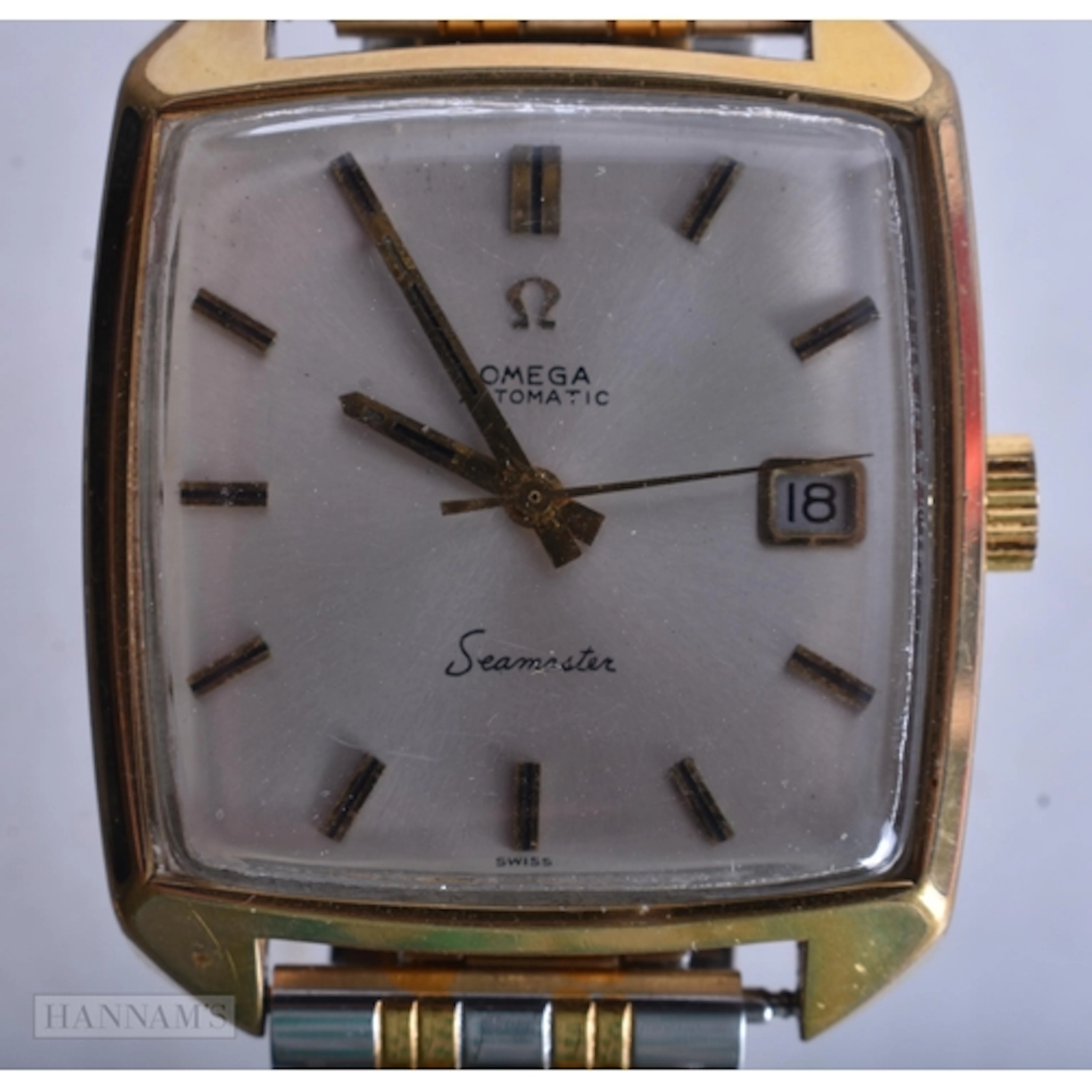 AN OMEGA SEAMASTER WRIST WATCH. Running. 3.25 cm square.