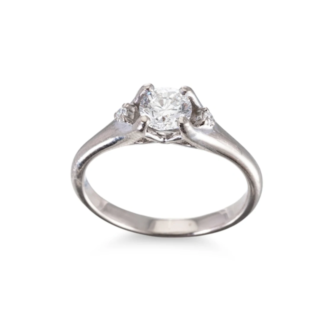 A DIAMOND SOLITAIRE RING, mounted in 18ct white gold to diam...