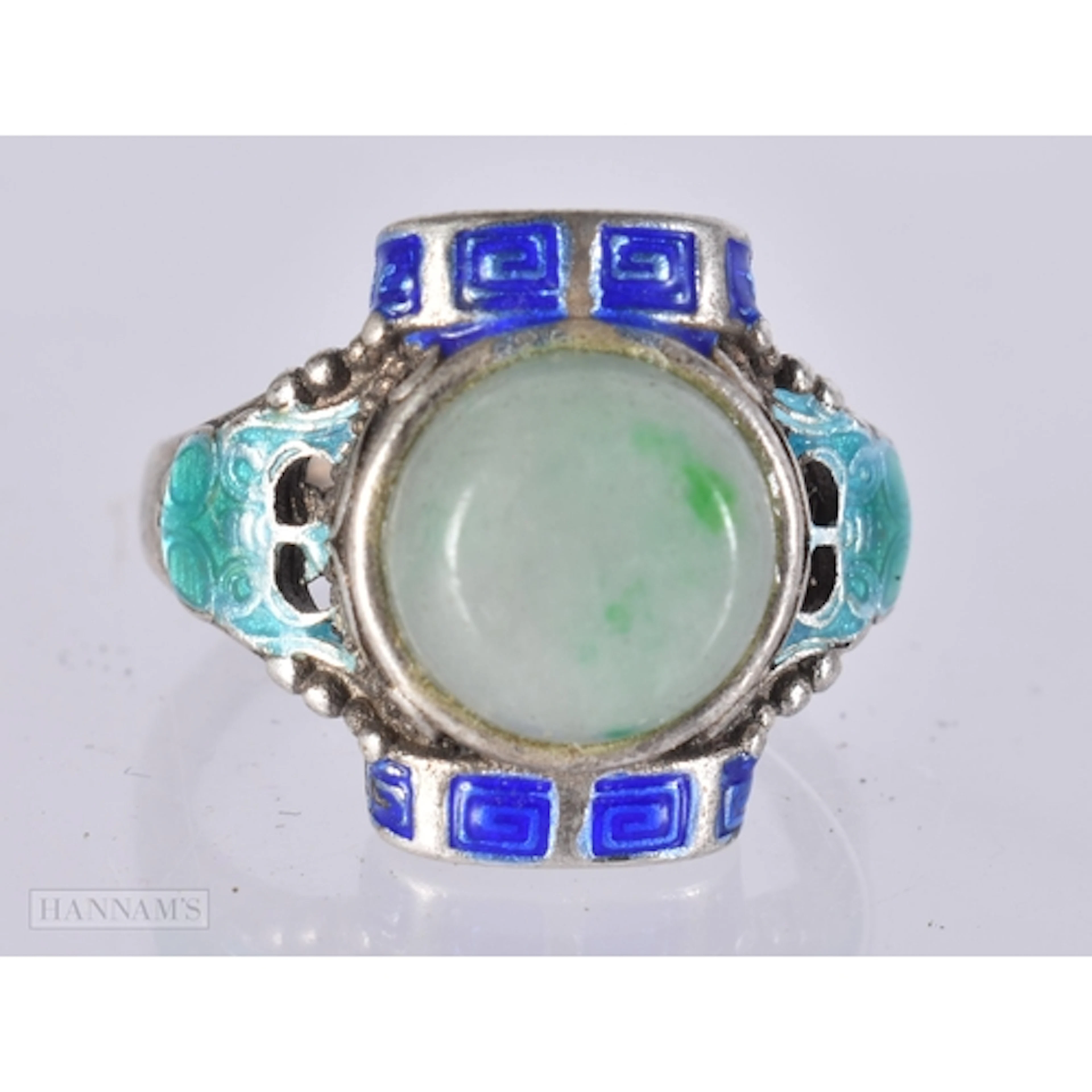 A CHINESE WHITE METAL AND JADE RING. size o