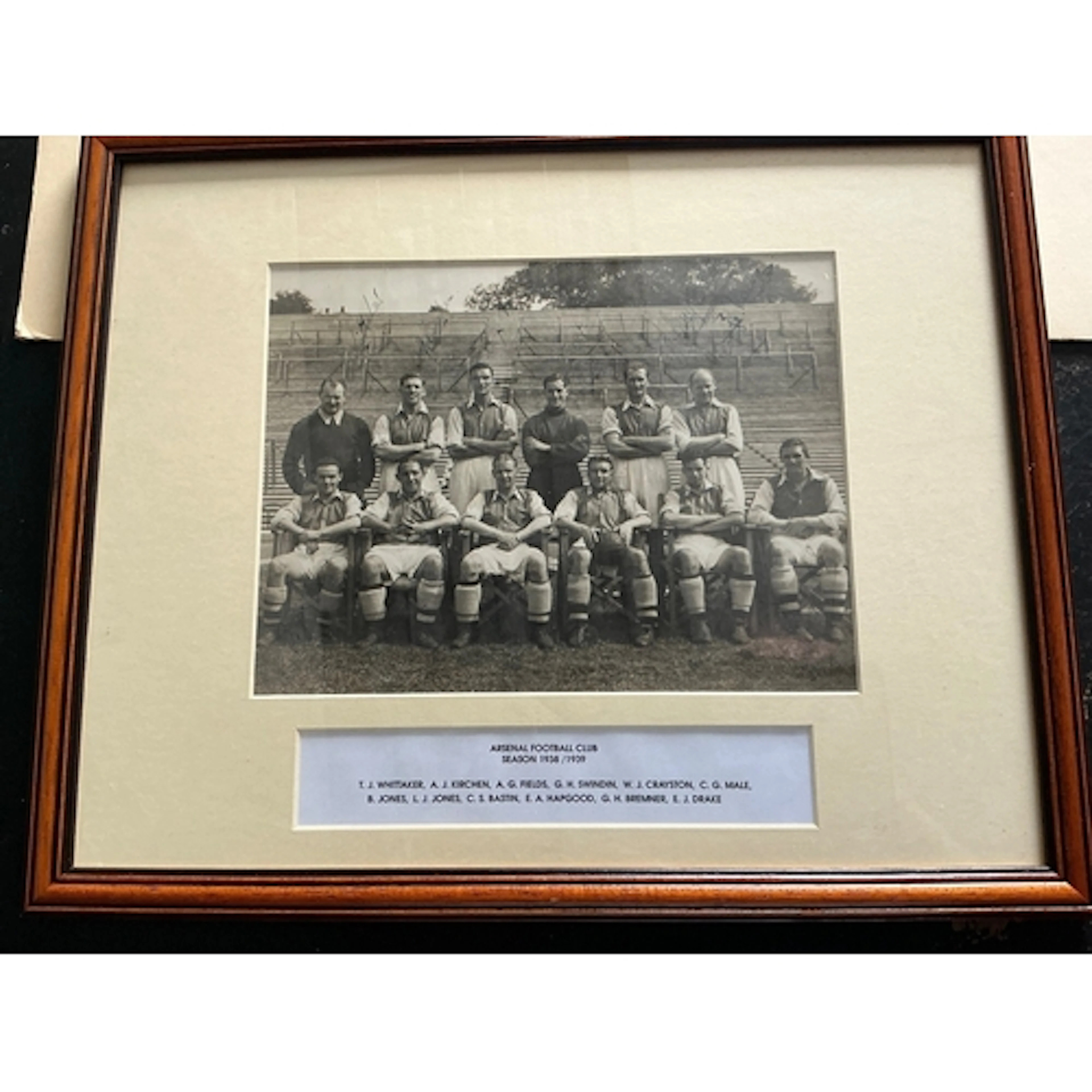 38/39 Arsenal Signed Framed Team Picture: 10 x 8 photo fully...