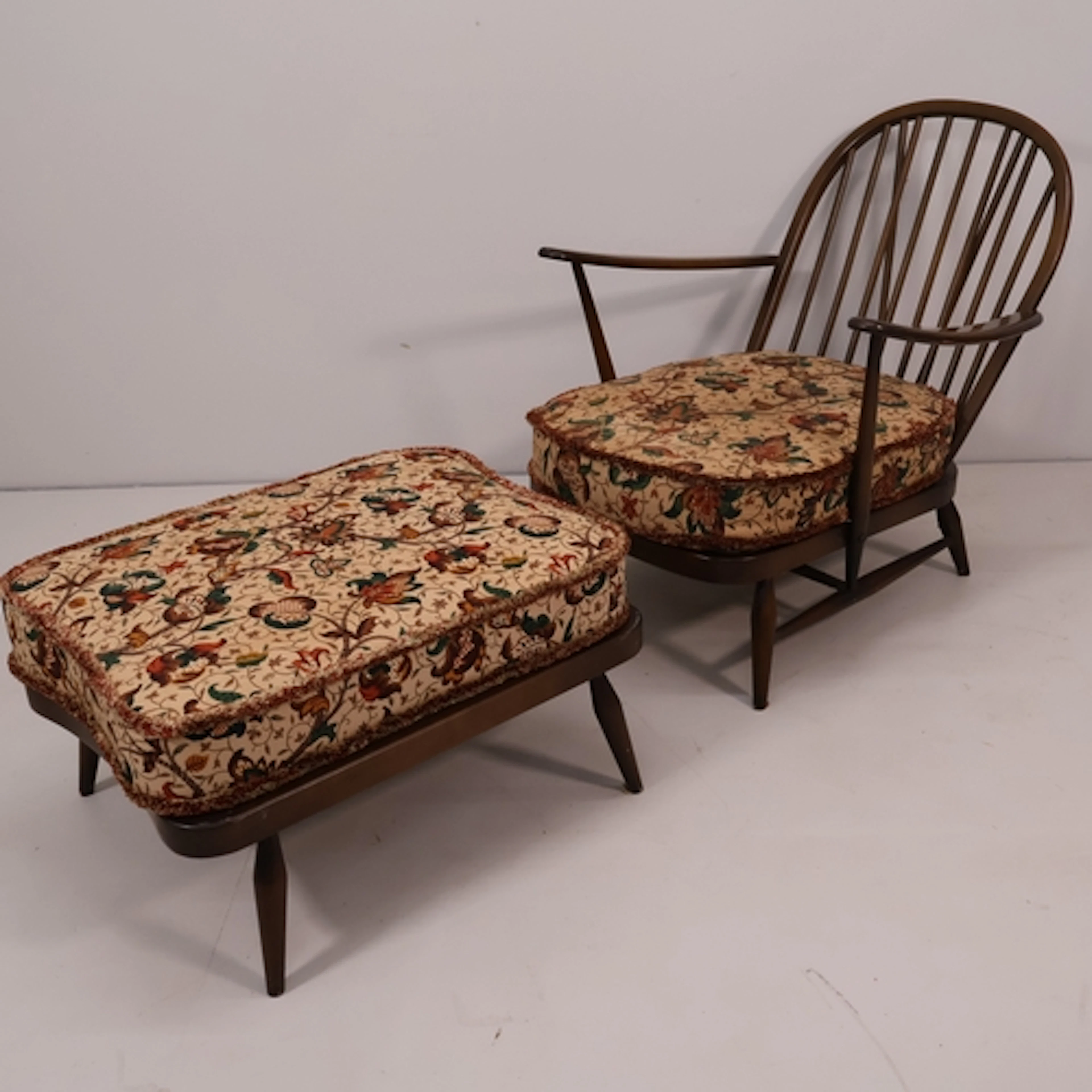 Ercol - A Mid Century Windsor model 203 Easy Lounge chair wi...