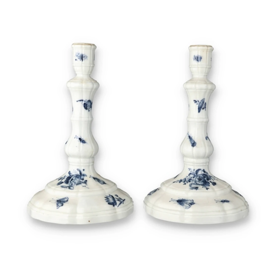A PAIR OF 19TH CENTURY MEISSEN PORCELAIN CANDLESTICKS Decora...