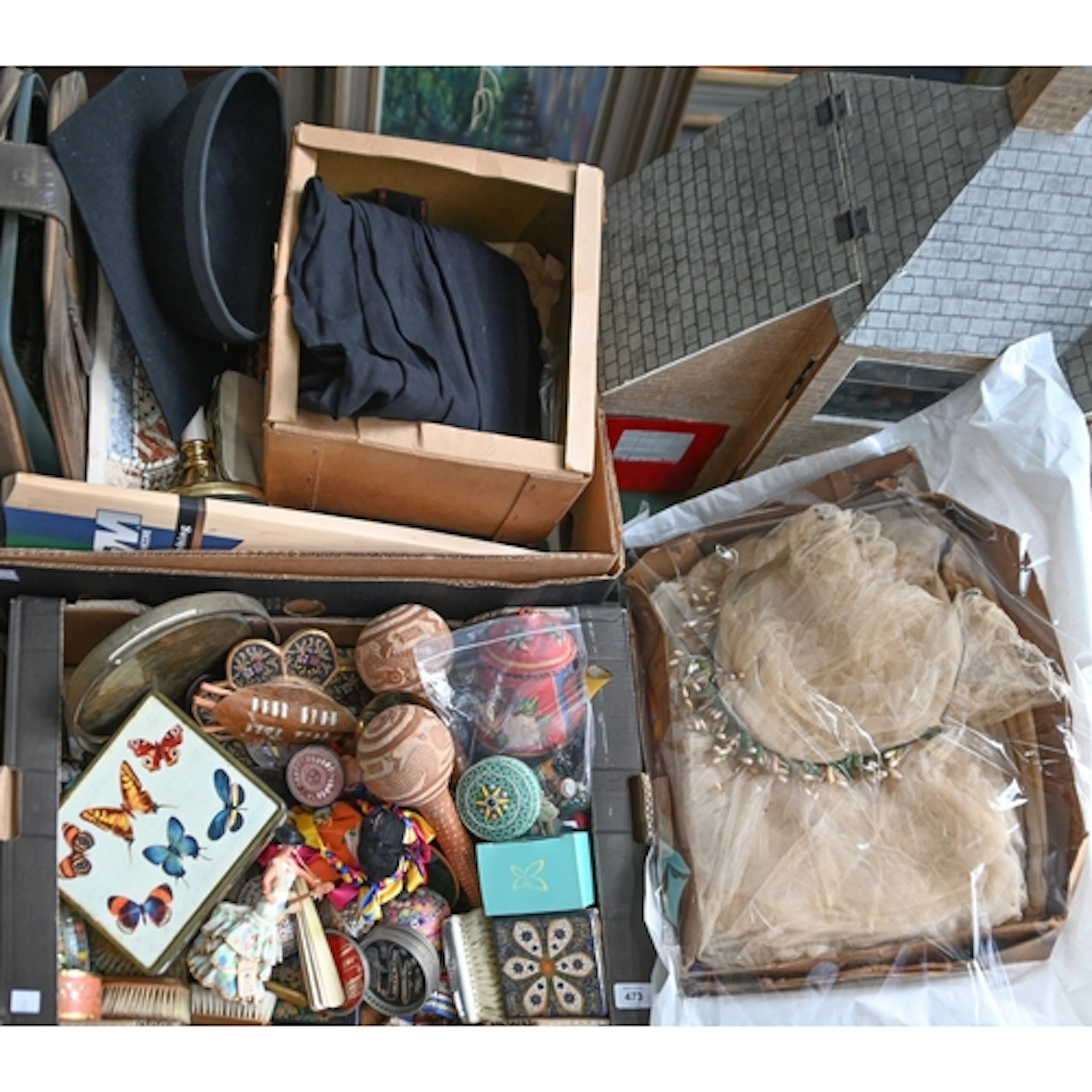 Miscellaneous bygones, including a mid 20th c dolls house, g...