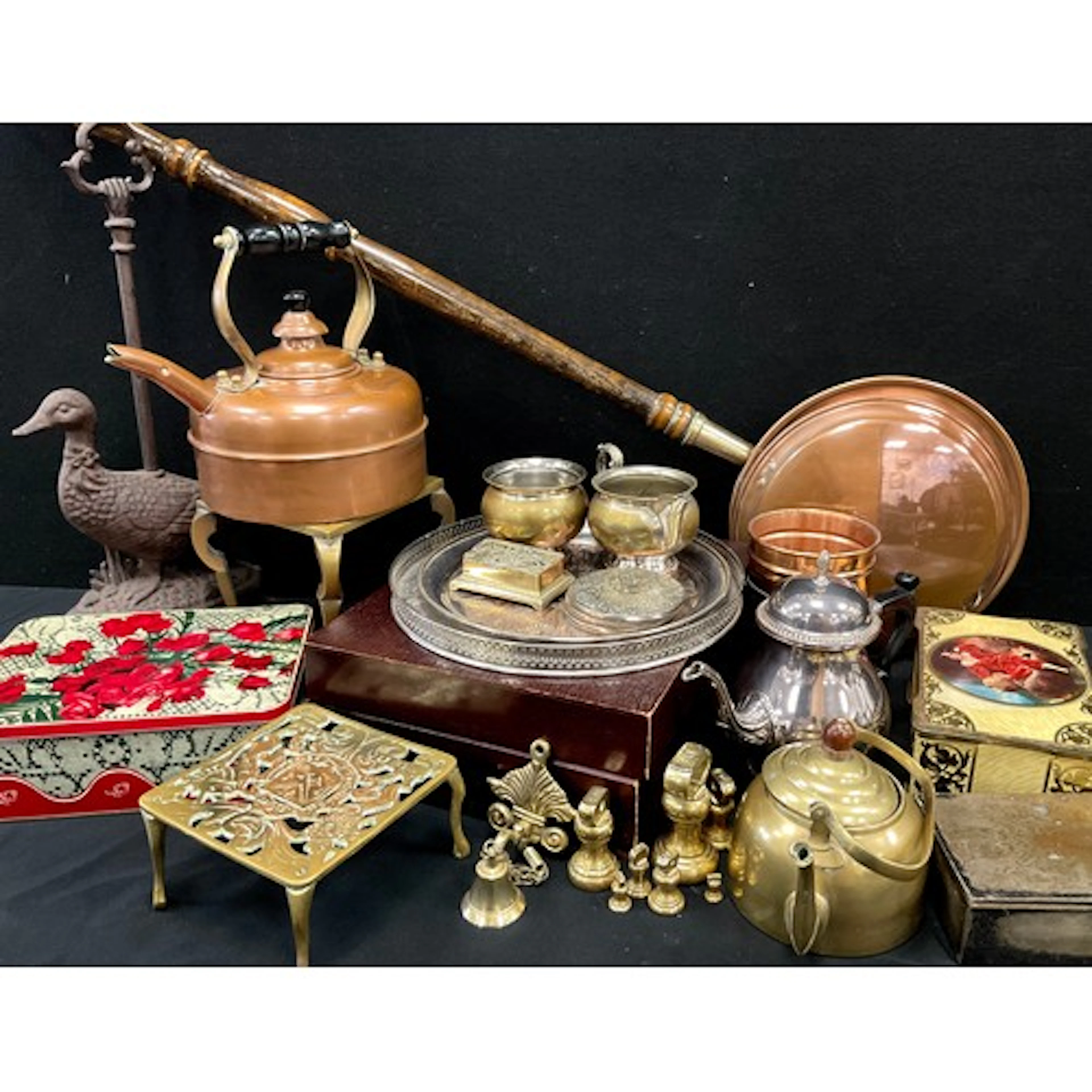 Metalware - Arthur Price England silver plated canteen for e...