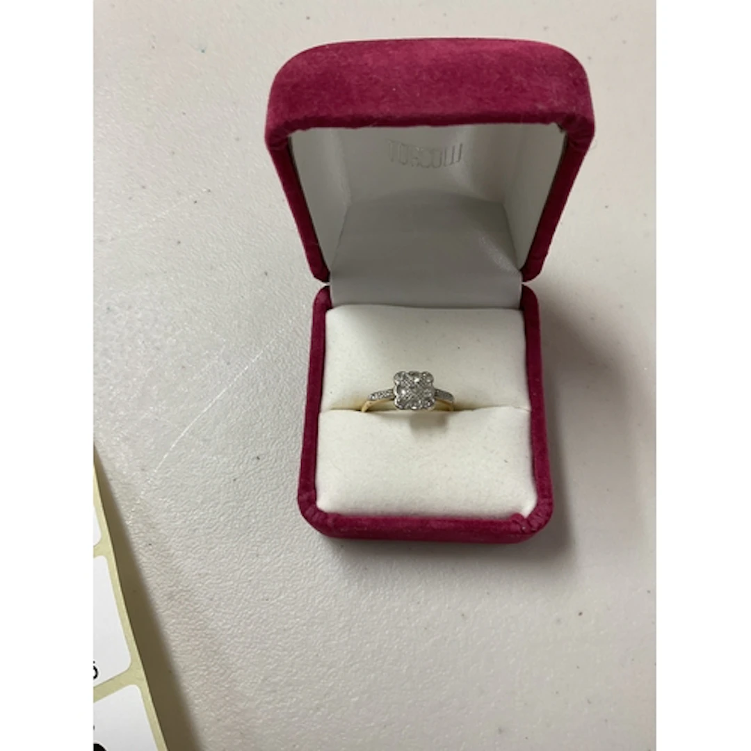 Edwardian 18 ct gold diamond dress ring weight 2.5 grams
