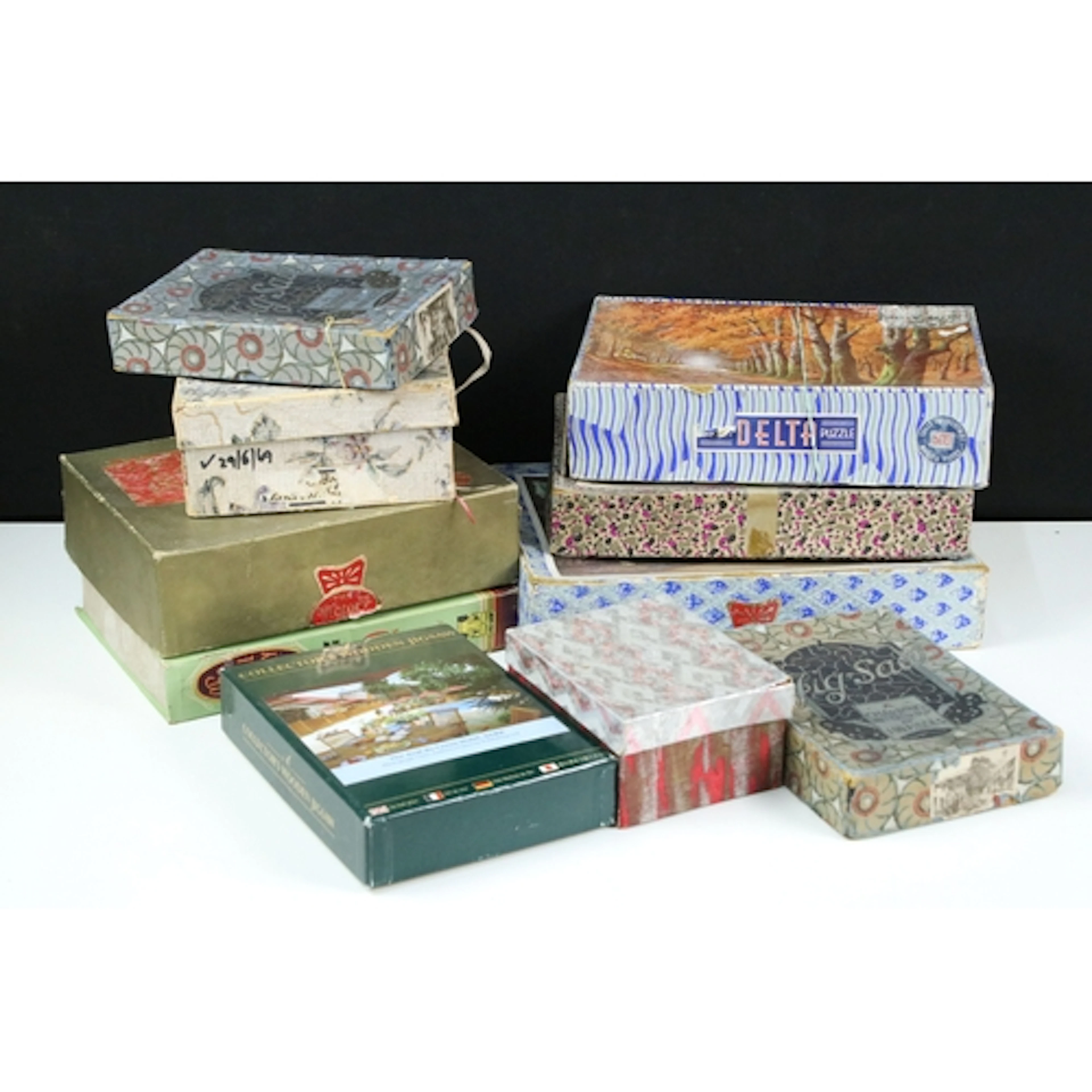 Collection of antique and later jigsaw puzzles, to comprise ...