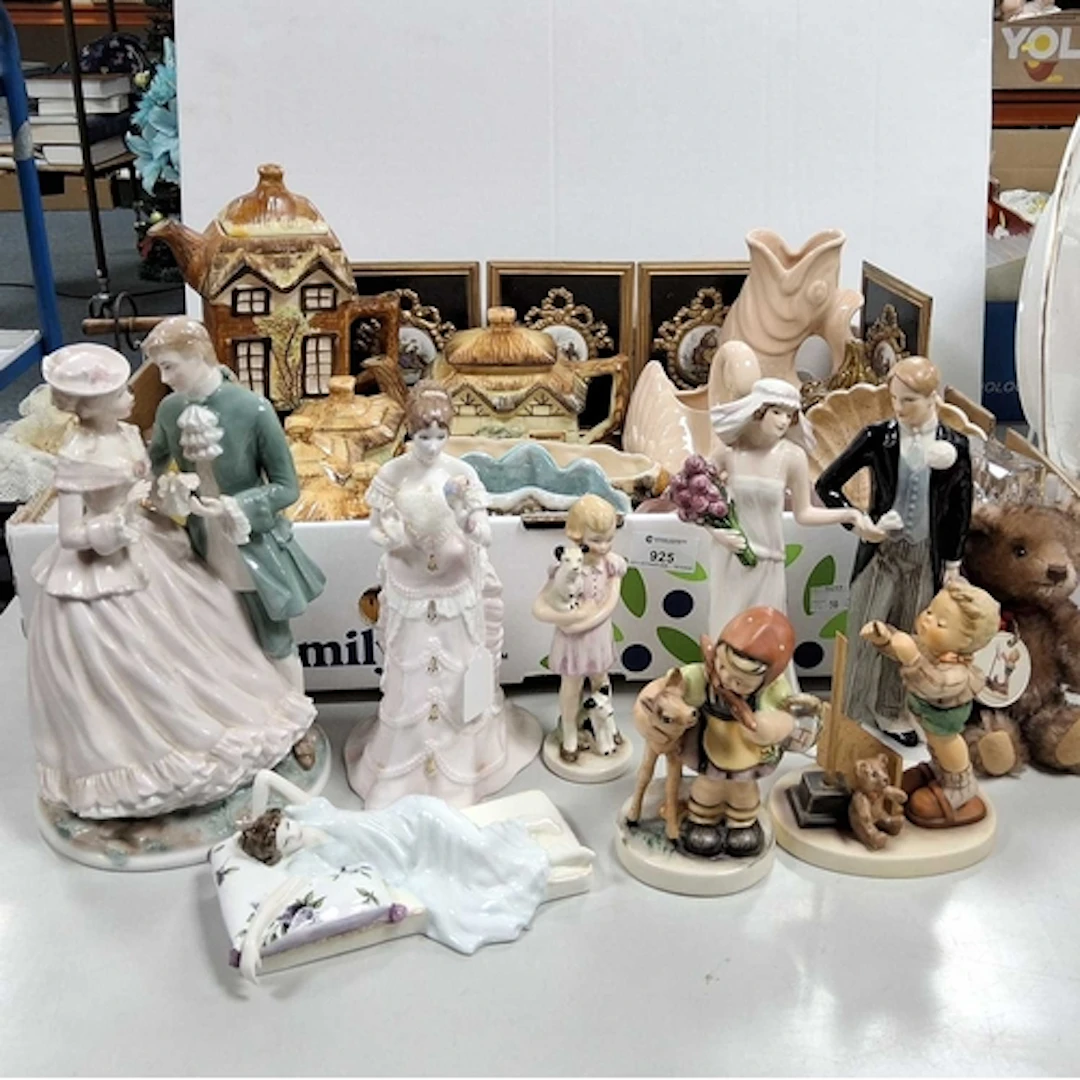 ONE BOX AND LOOSE CERAMICS, to include giftware and decorati...