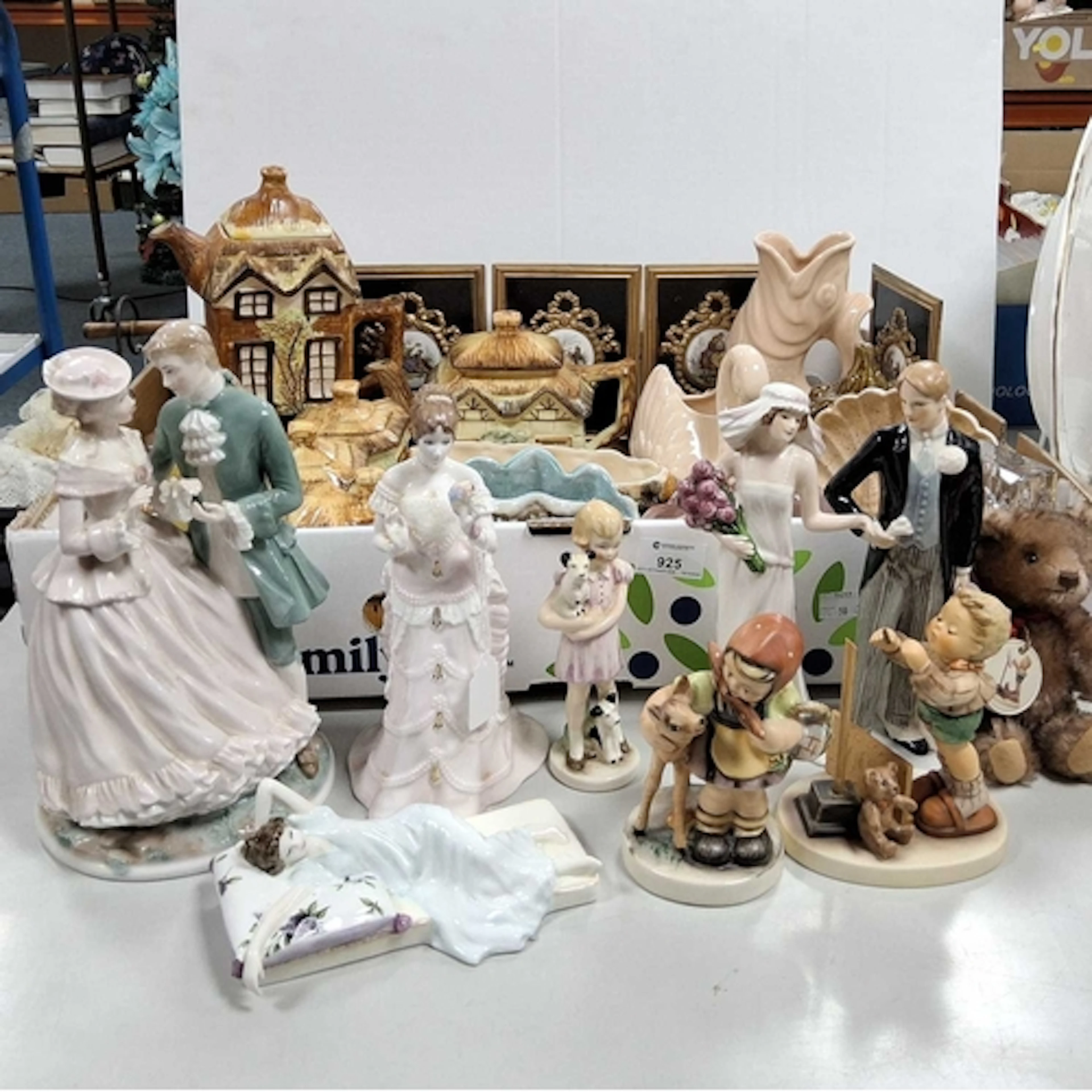 ONE BOX AND LOOSE CERAMICS, to include giftware and decorati...