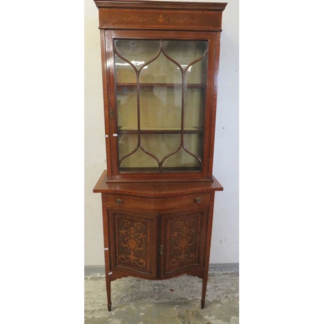 Antique Mahogany Display Cabinet with glazed front, 2 intern...