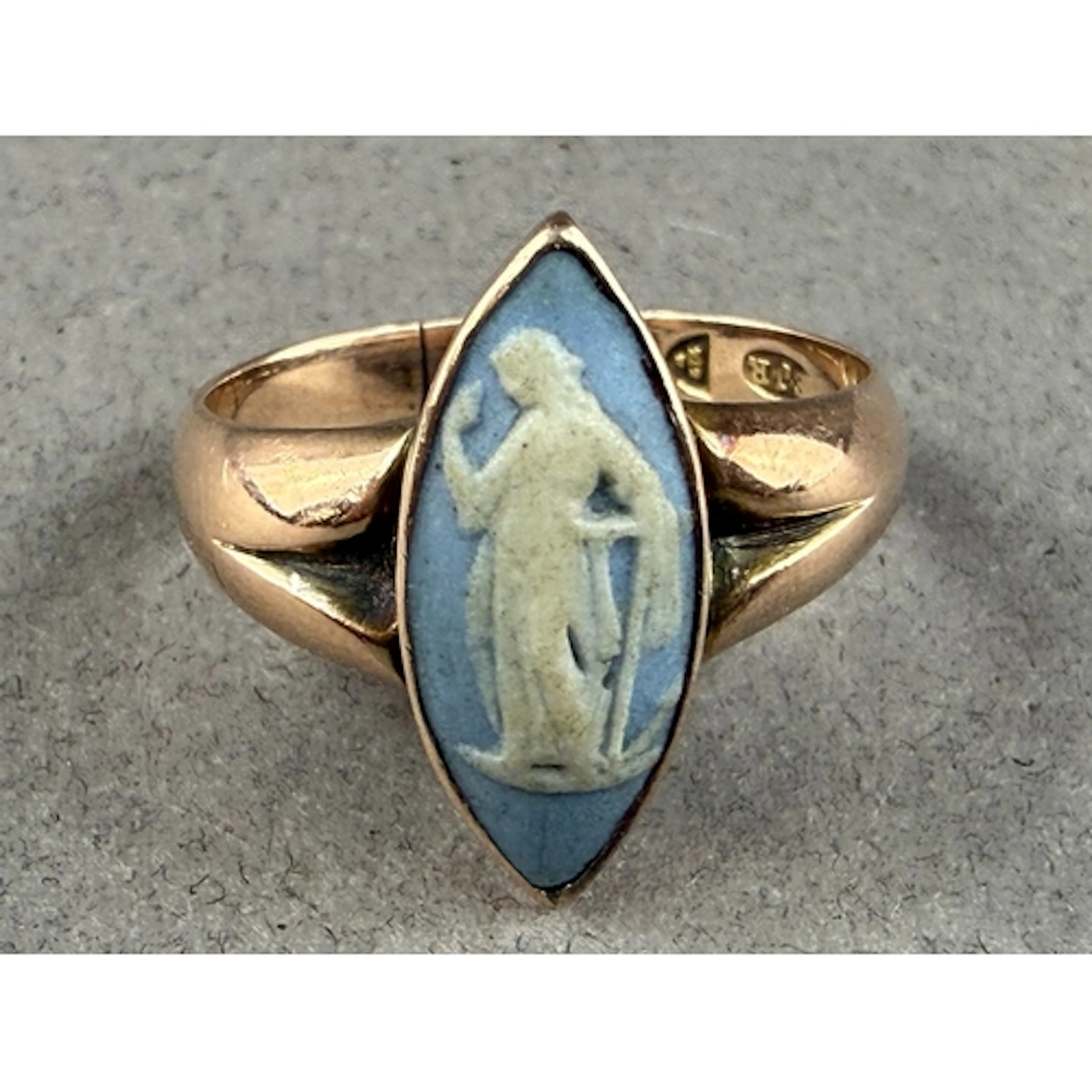 Jewellery: an Edward VII yellow gold ring set a Wedgwood Jas...