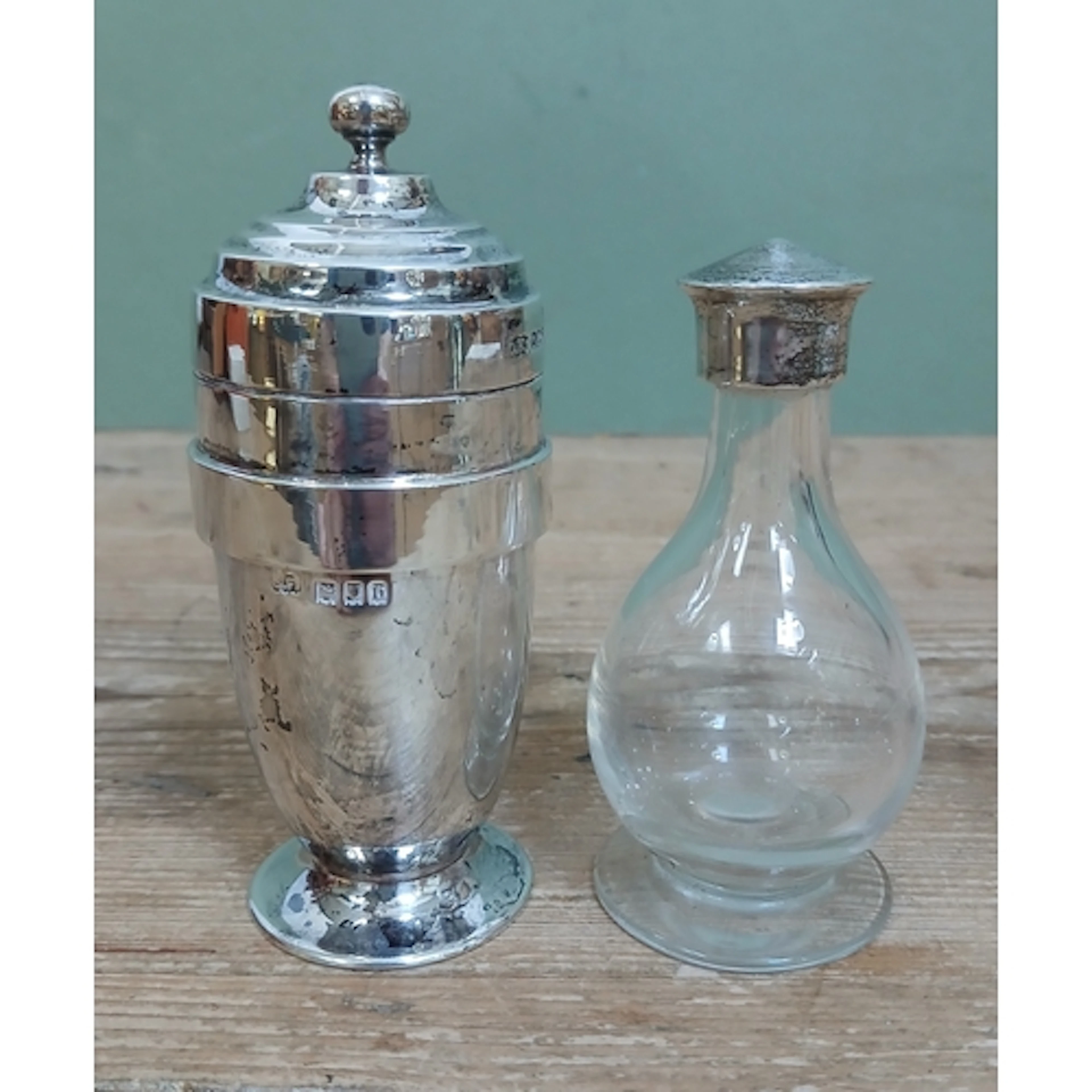 A George V silver viaticum flask, bayonet fitting, top secti...